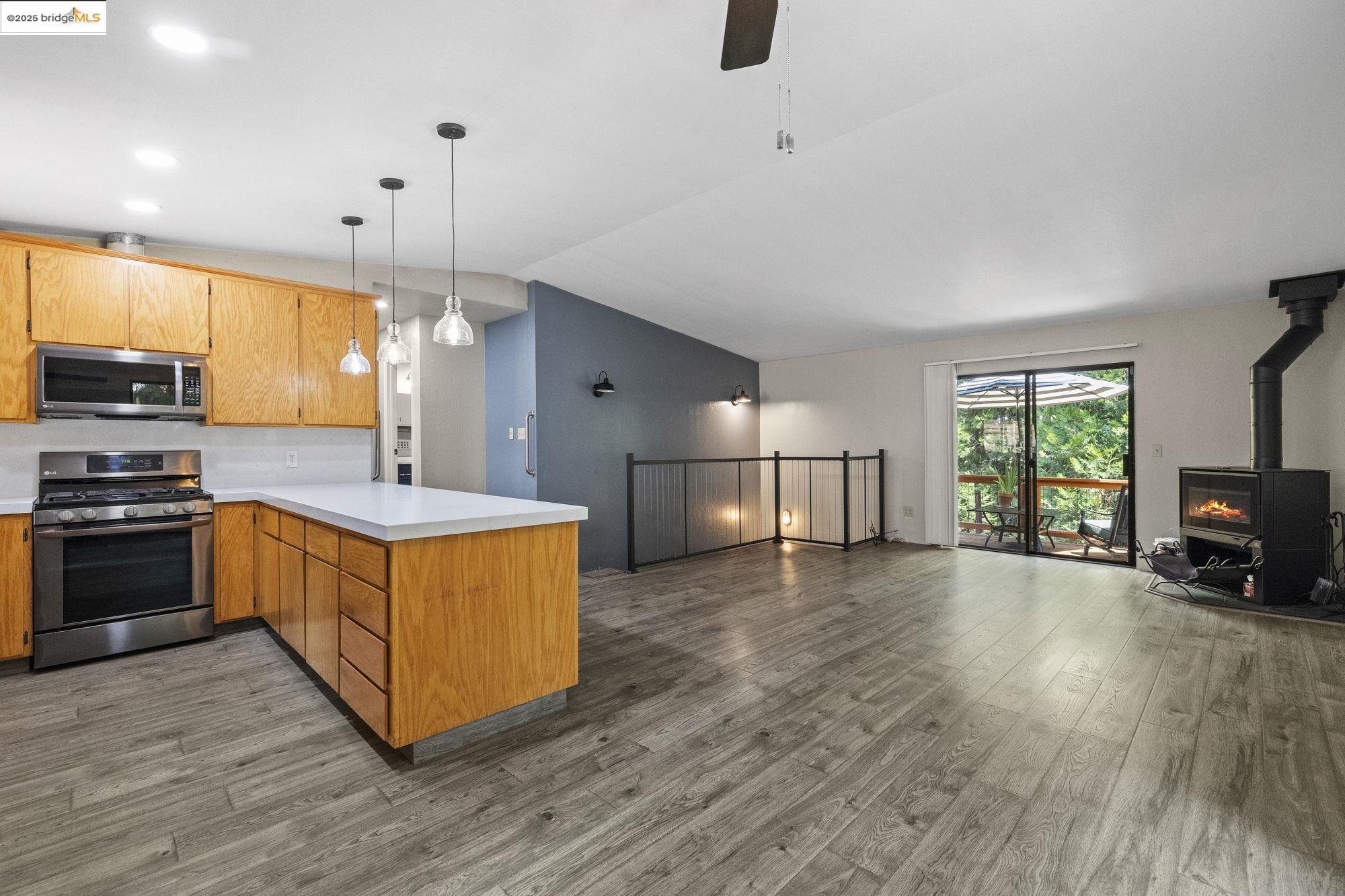 Detail Gallery Image 8 of 38 For 21488 American River Drive, Sonora,  CA 95370 - 3 Beds | 2 Baths