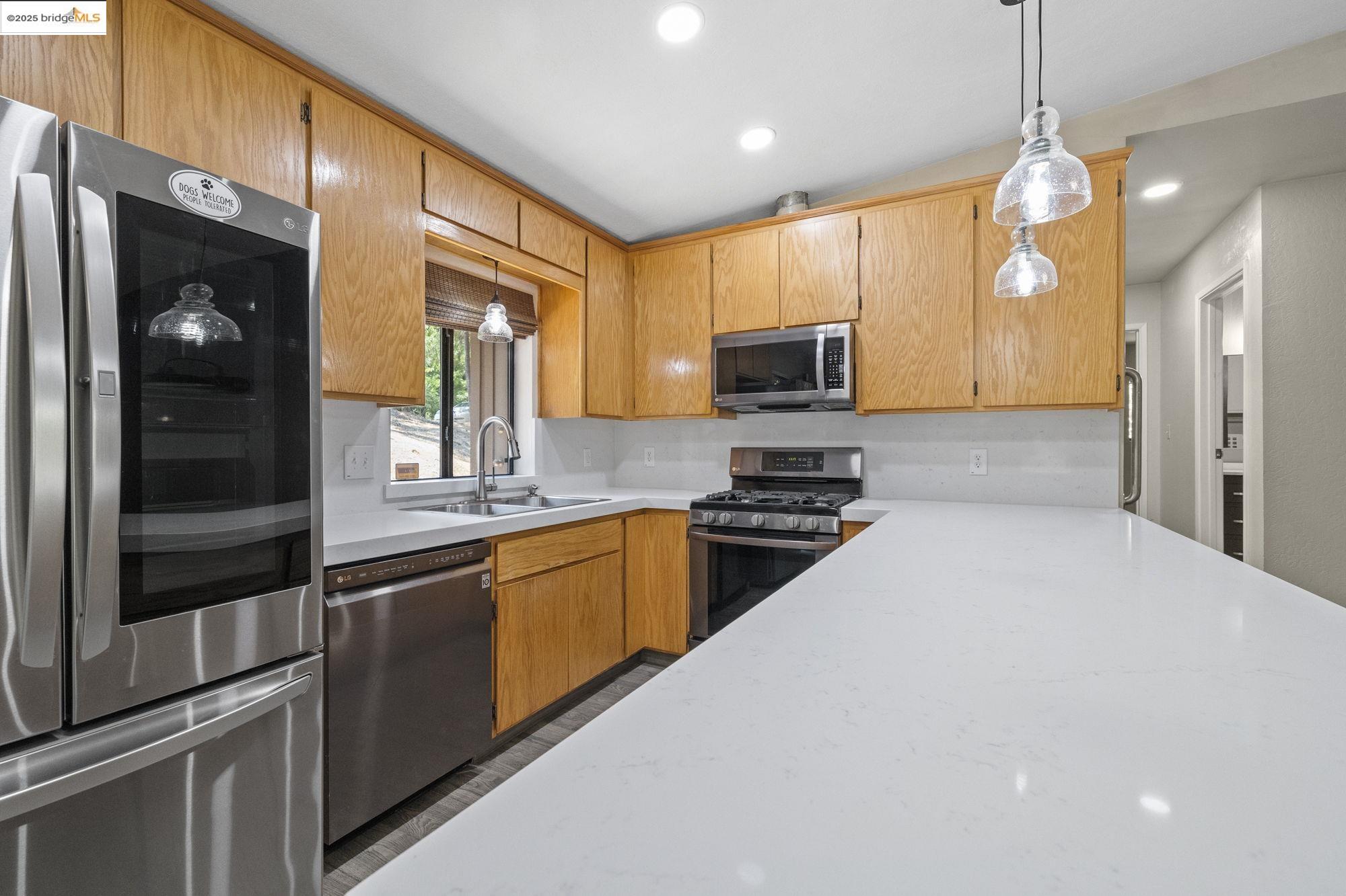 Detail Gallery Image 9 of 38 For 21488 American River Drive, Sonora,  CA 95370 - 3 Beds | 2 Baths