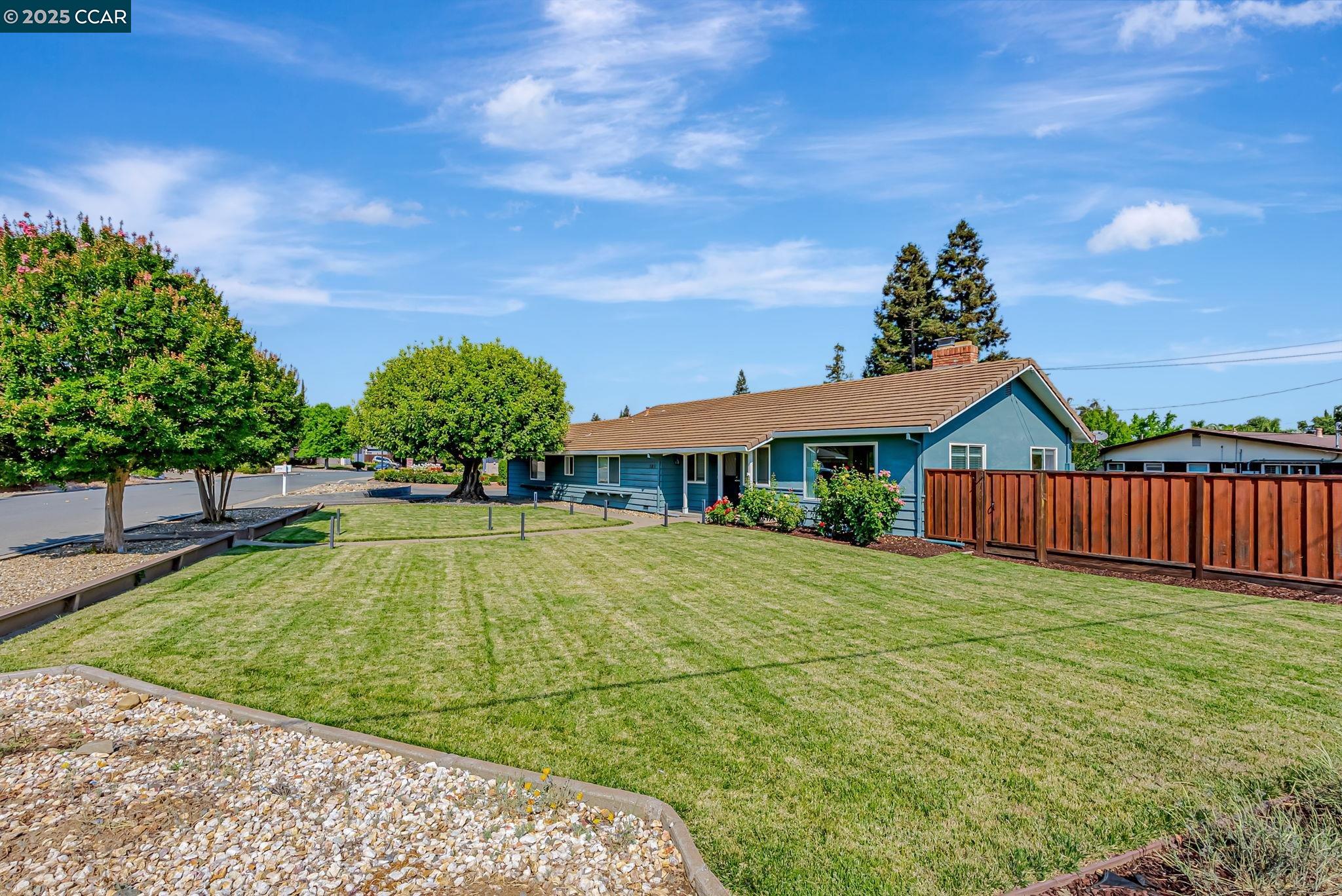 Detail Gallery Image 3 of 43 For 5891 Caulfield Dr, Clayton,  CA 94517 - 3 Beds | 2 Baths