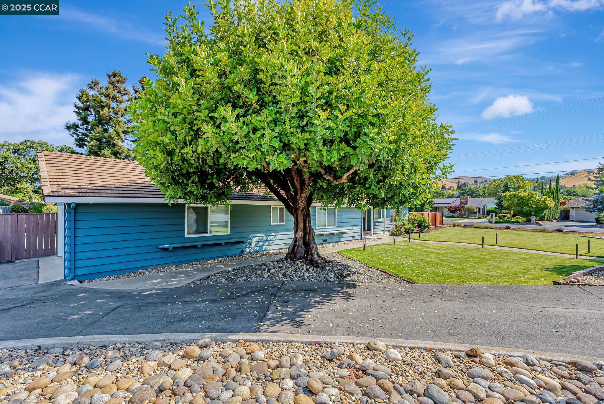 Detail Gallery Image 4 of 43 For 5891 Caulfield Dr, Clayton,  CA 94517 - 3 Beds | 2 Baths