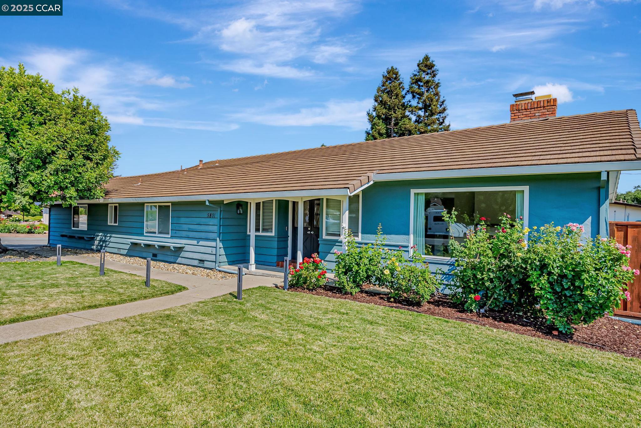 Detail Gallery Image 5 of 43 For 5891 Caulfield Dr, Clayton,  CA 94517 - 3 Beds | 2 Baths