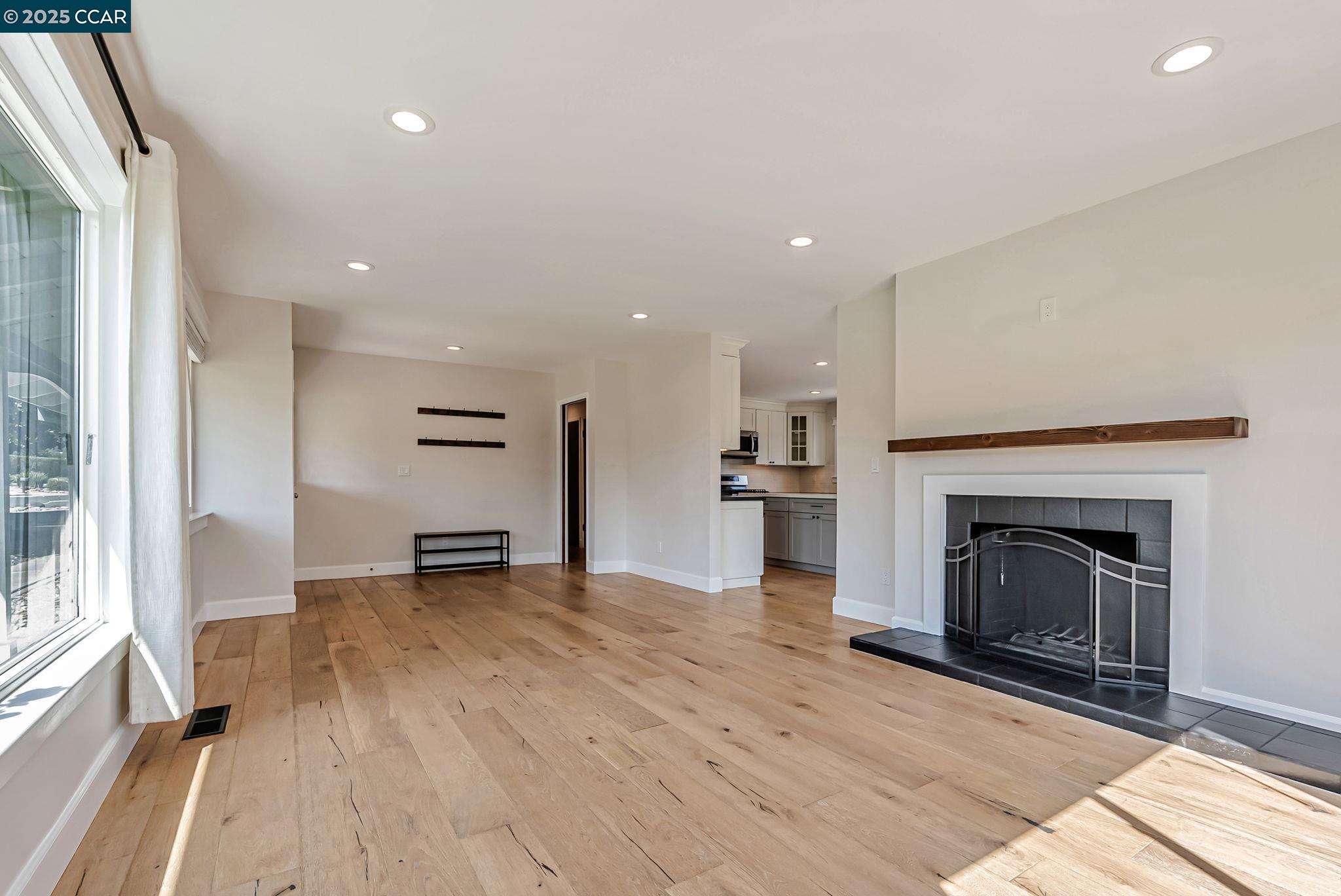 Detail Gallery Image 10 of 43 For 5891 Caulfield Dr, Clayton,  CA 94517 - 3 Beds | 2 Baths
