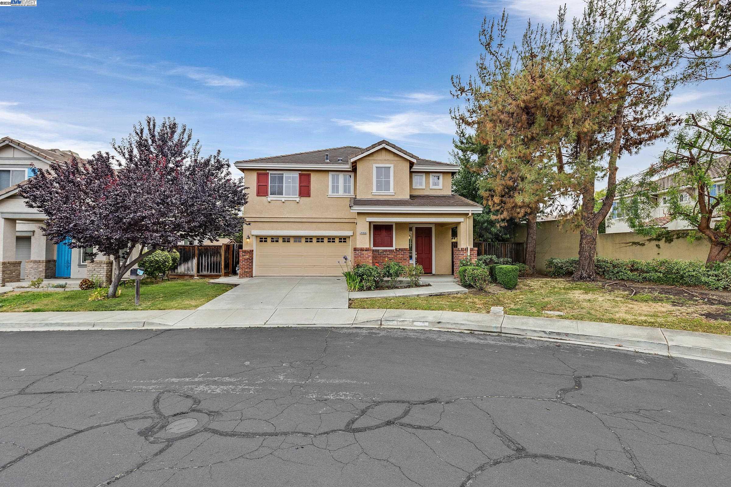 Detail Gallery Image 2 of 42 For 34906 Herringbone Ct, Union City,  CA 94587 - 4 Beds | 2/1 Baths