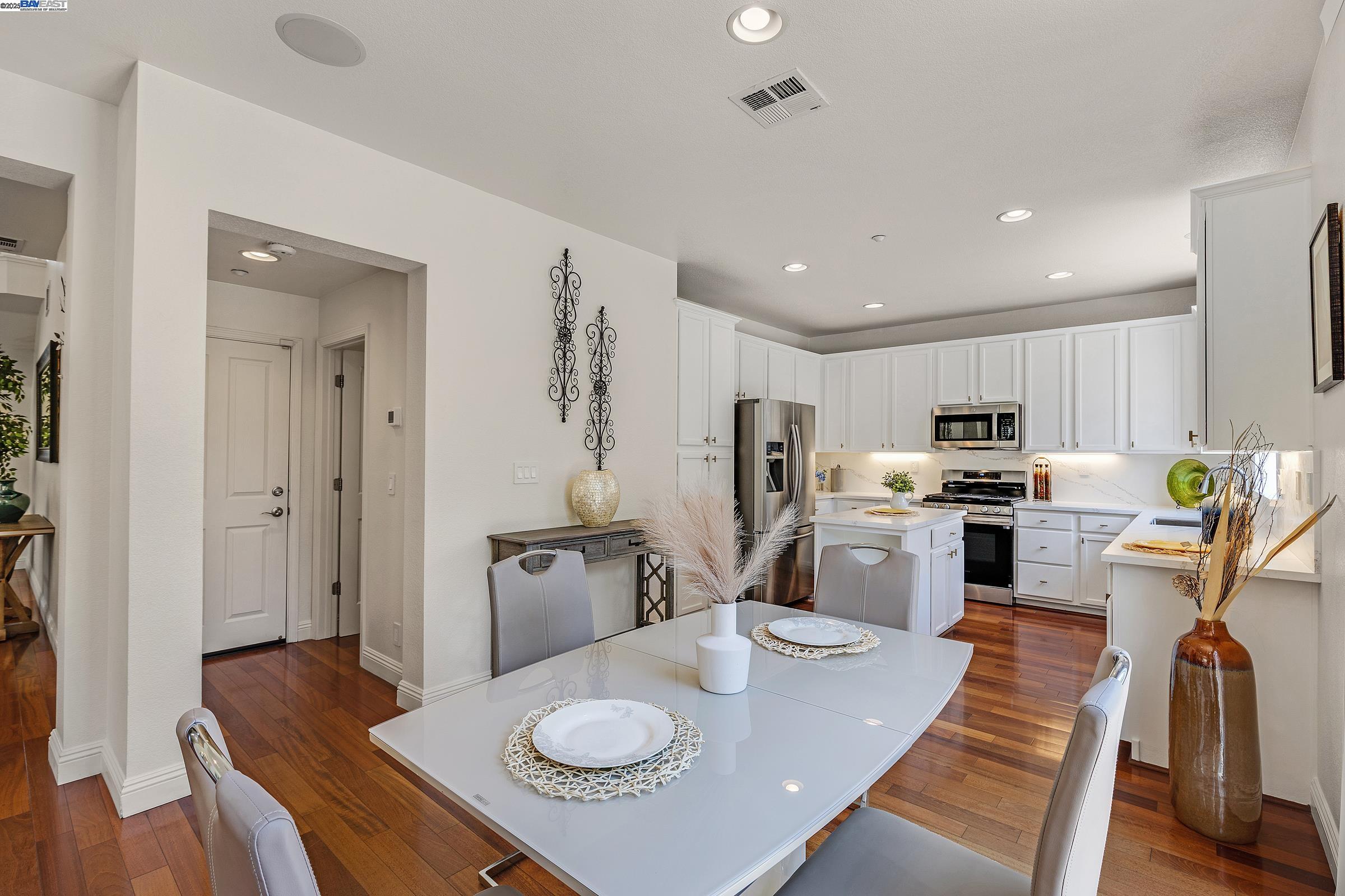 Detail Gallery Image 11 of 42 For 34906 Herringbone Ct, Union City,  CA 94587 - 4 Beds | 2/1 Baths