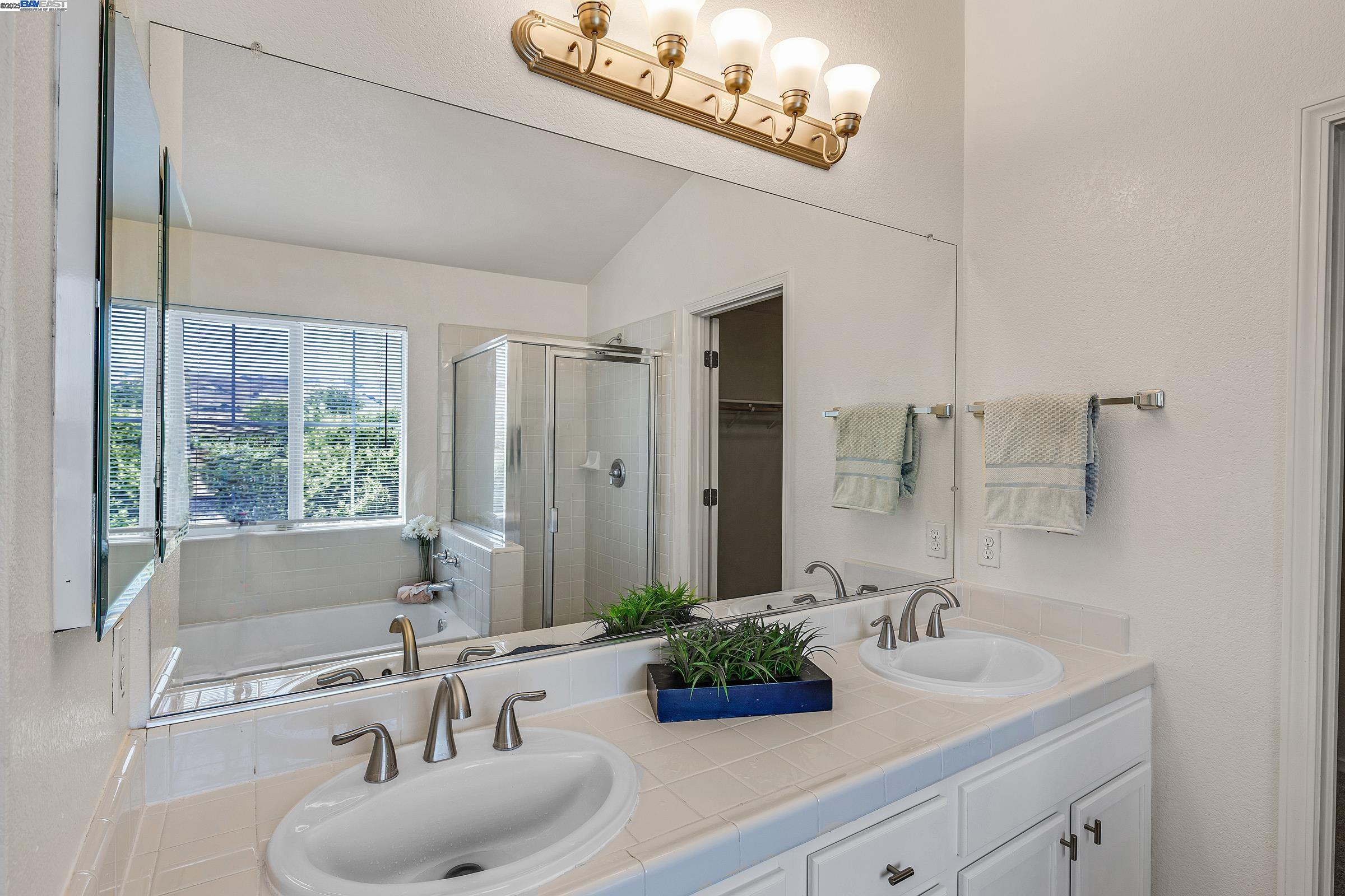 Detail Gallery Image 22 of 42 For 34906 Herringbone Ct, Union City,  CA 94587 - 4 Beds | 2/1 Baths