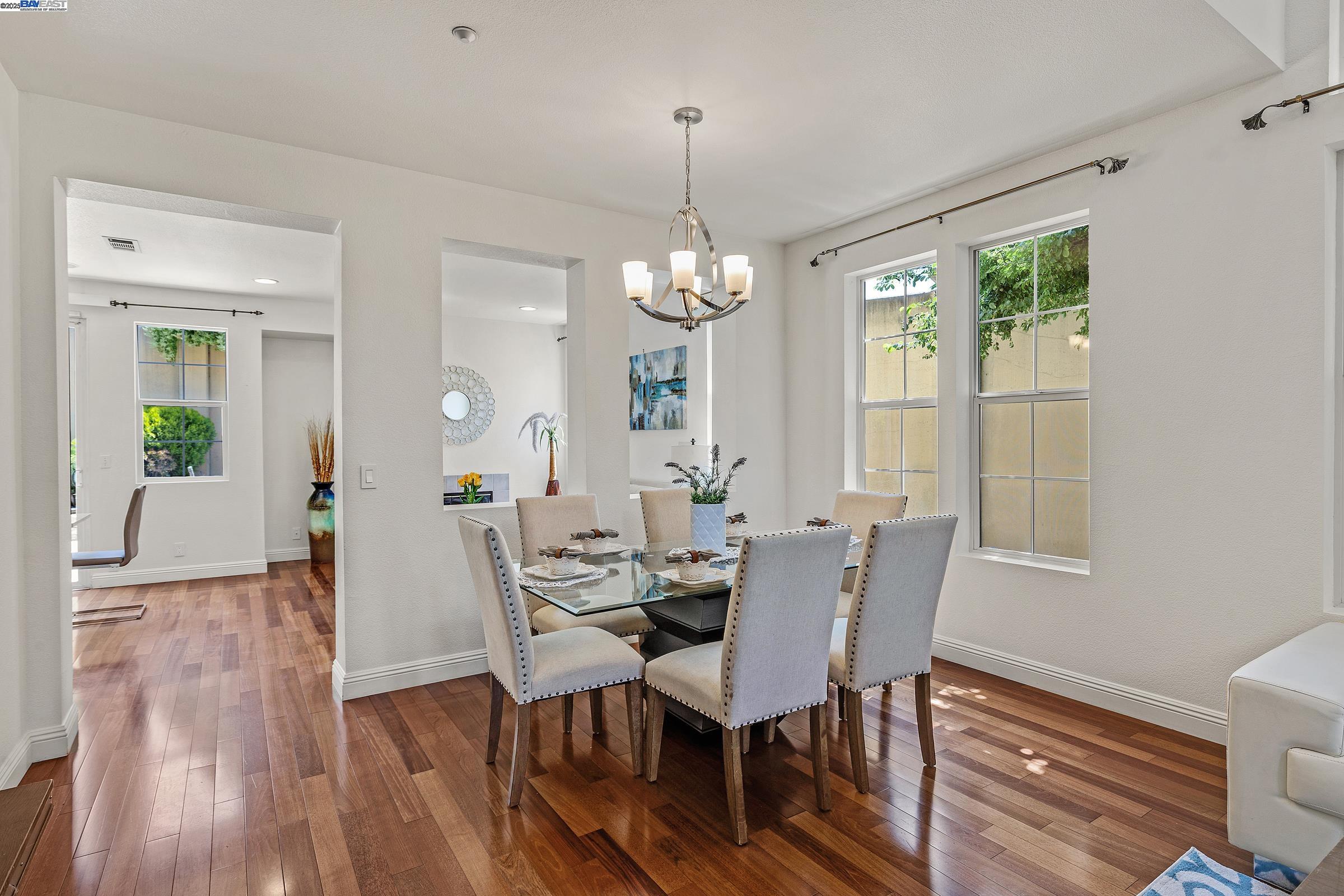 Detail Gallery Image 4 of 42 For 34906 Herringbone Ct, Union City,  CA 94587 - 4 Beds | 2/1 Baths