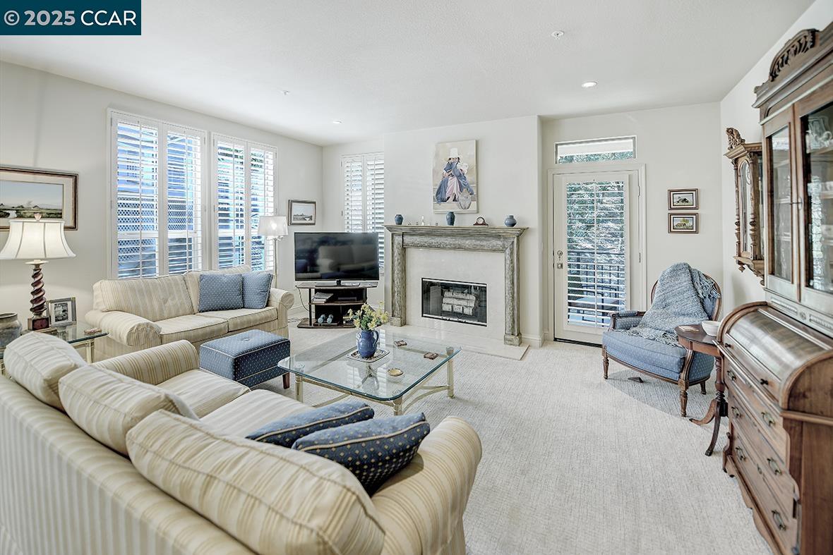 Detail Gallery Image 2 of 47 For 5920 Horsemans Canyon Dr 1b,  Walnut Creek,  CA 94595 - 2 Beds | 2 Baths