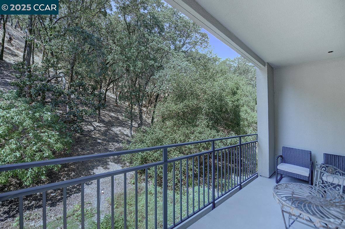 Detail Gallery Image 4 of 47 For 5920 Horsemans Canyon Dr 1b,  Walnut Creek,  CA 94595 - 2 Beds | 2 Baths
