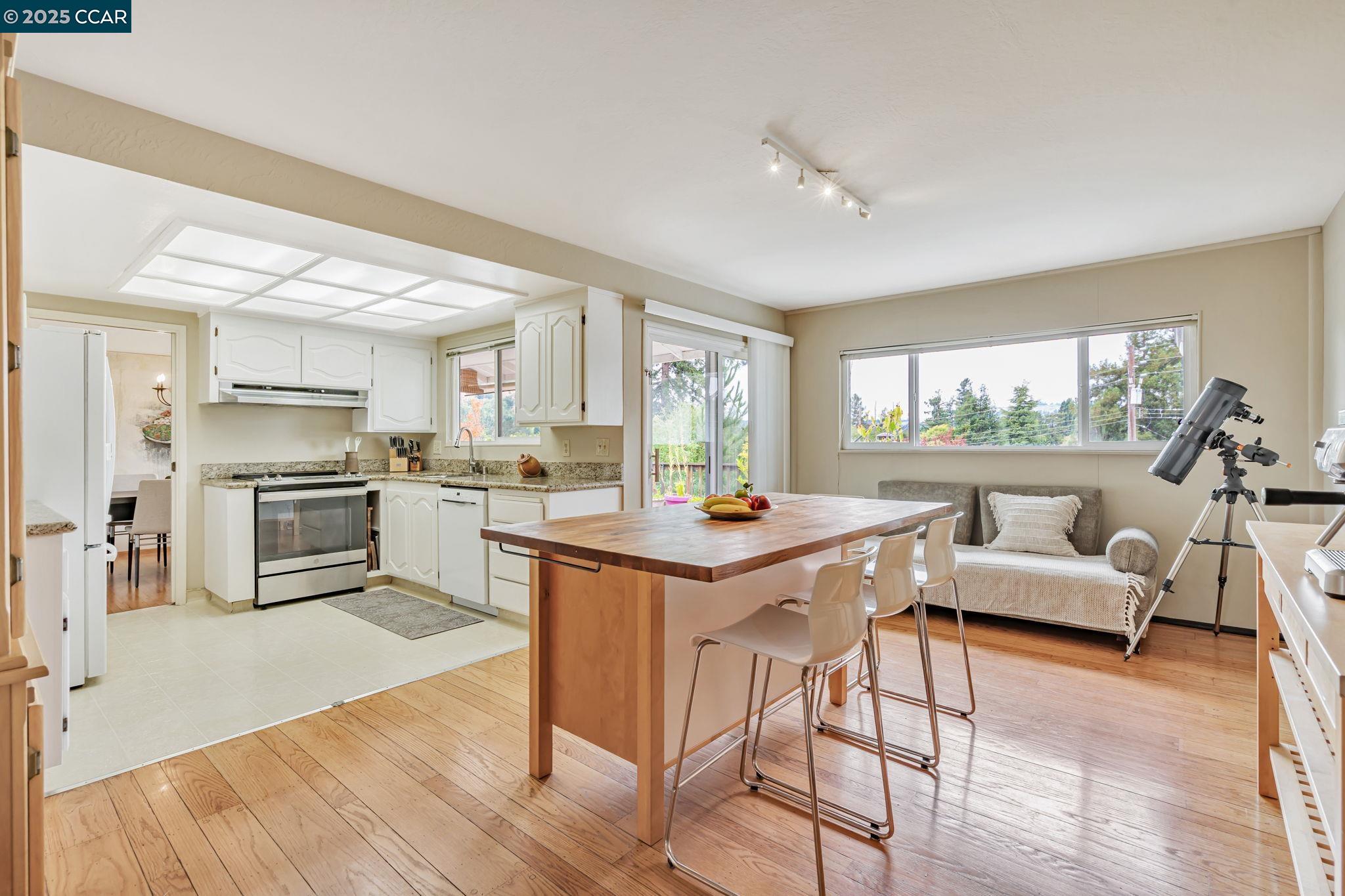 Detail Gallery Image 11 of 39 For 92 Gaywood Pl, Moraga,  CA 94556 - 4 Beds | 2 Baths