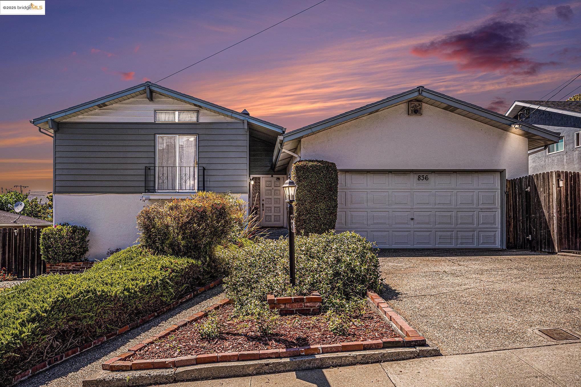 Detail Gallery Image 1 of 37 For 836 Hawthorne Dr, Rodeo,  CA 94572 - 4 Beds | 2/1 Baths