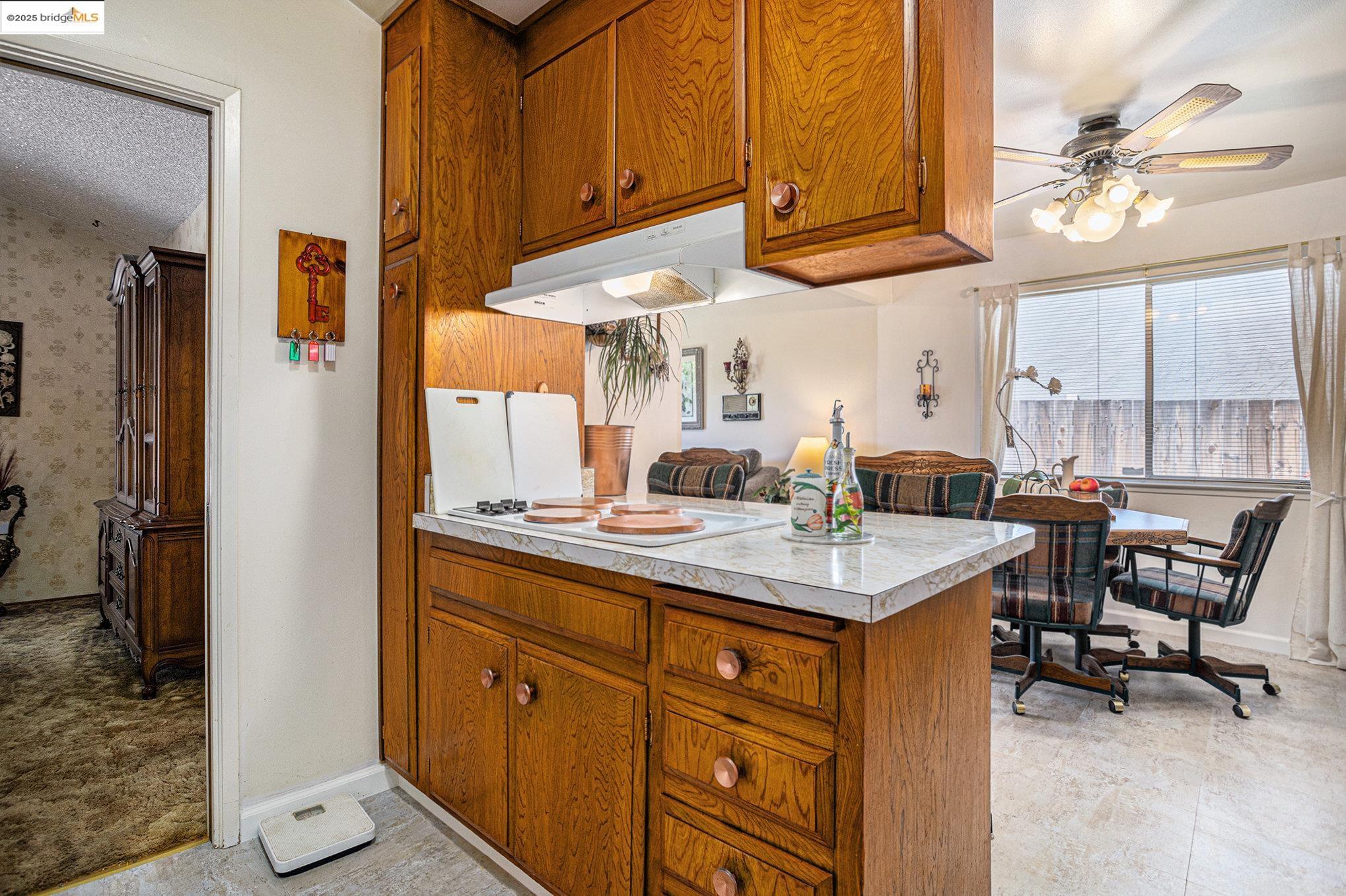 Detail Gallery Image 11 of 37 For 836 Hawthorne Dr, Rodeo,  CA 94572 - 4 Beds | 2/1 Baths