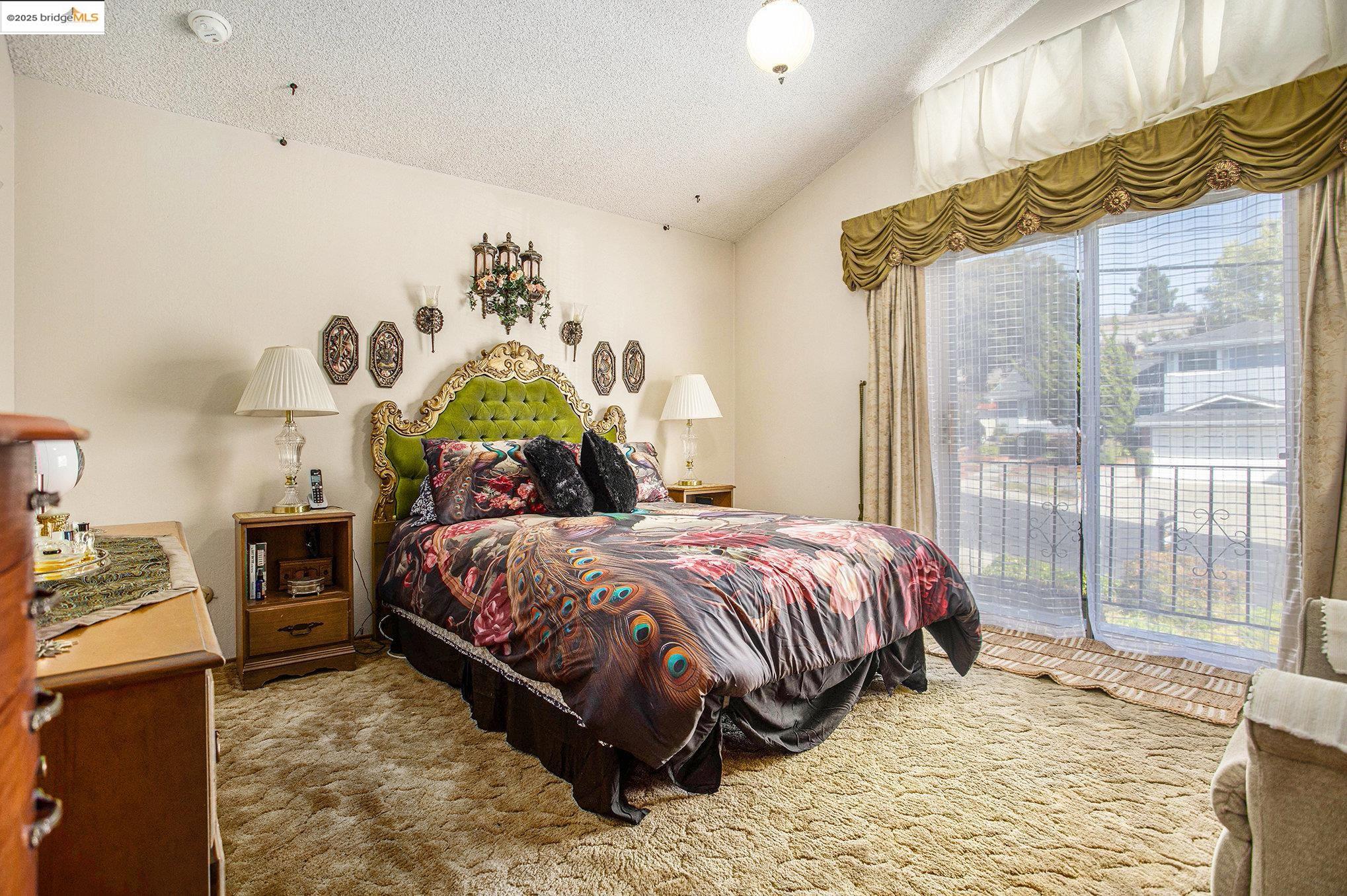 Detail Gallery Image 12 of 34 For 836 Hawthorne Dr, Rodeo,  CA 94572 - 4 Beds | 2/1 Baths
