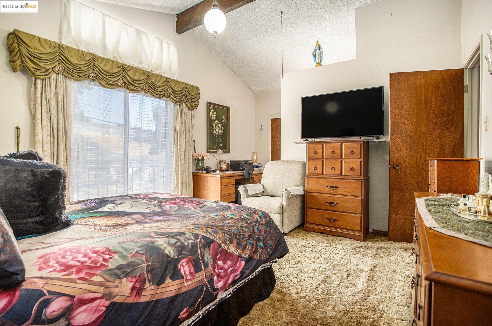 Detail Gallery Image 13 of 34 For 836 Hawthorne Dr, Rodeo,  CA 94572 - 4 Beds | 2/1 Baths
