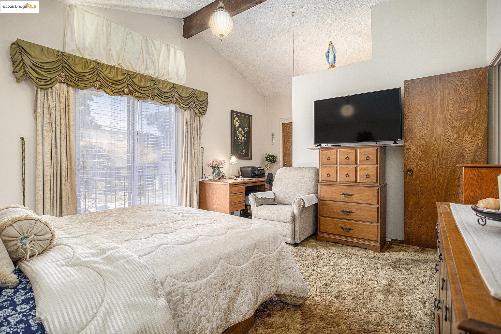 Detail Gallery Image 16 of 37 For 836 Hawthorne Dr, Rodeo,  CA 94572 - 4 Beds | 2/1 Baths