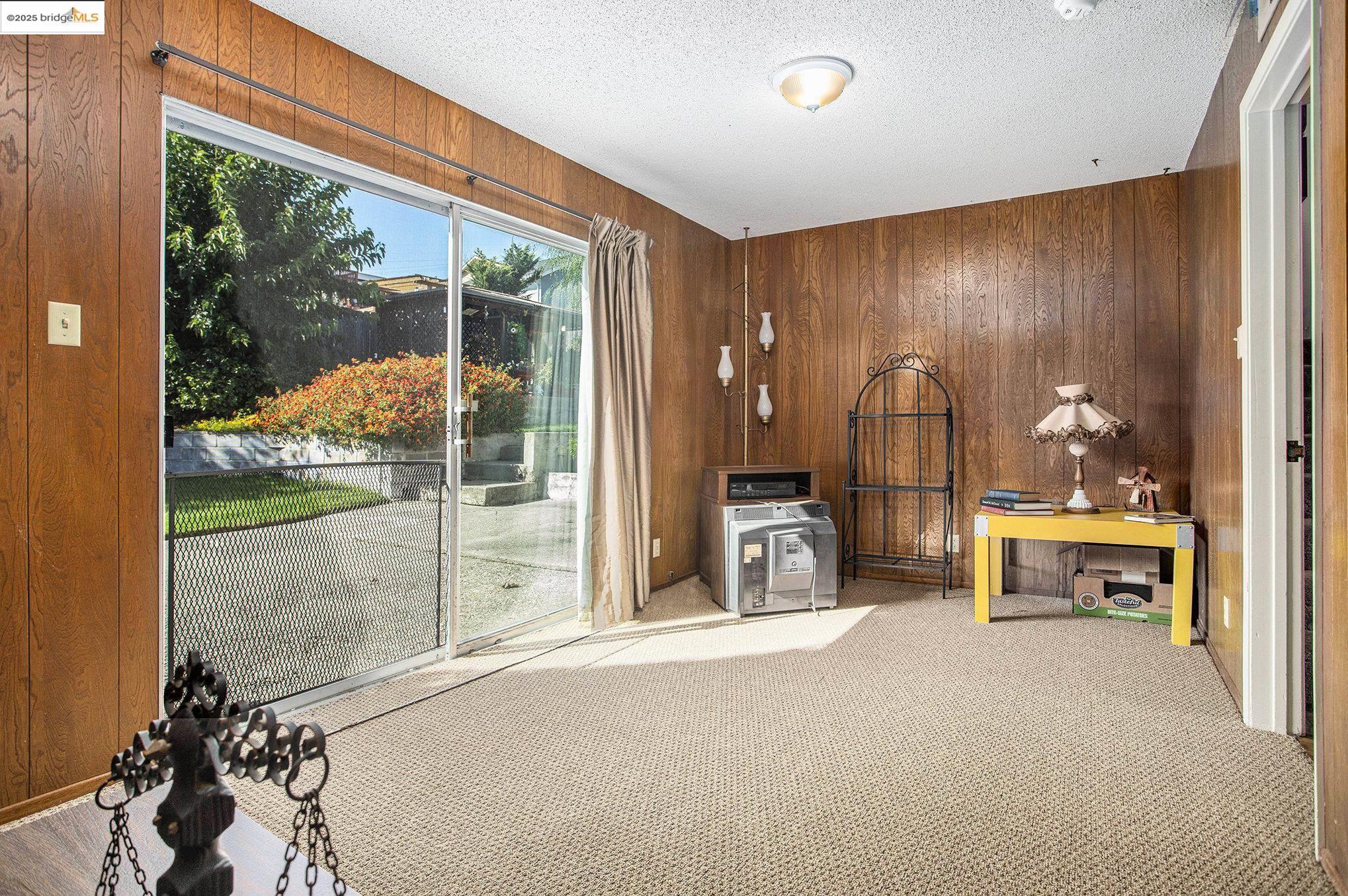 Detail Gallery Image 16 of 34 For 836 Hawthorne Dr, Rodeo,  CA 94572 - 4 Beds | 2/1 Baths