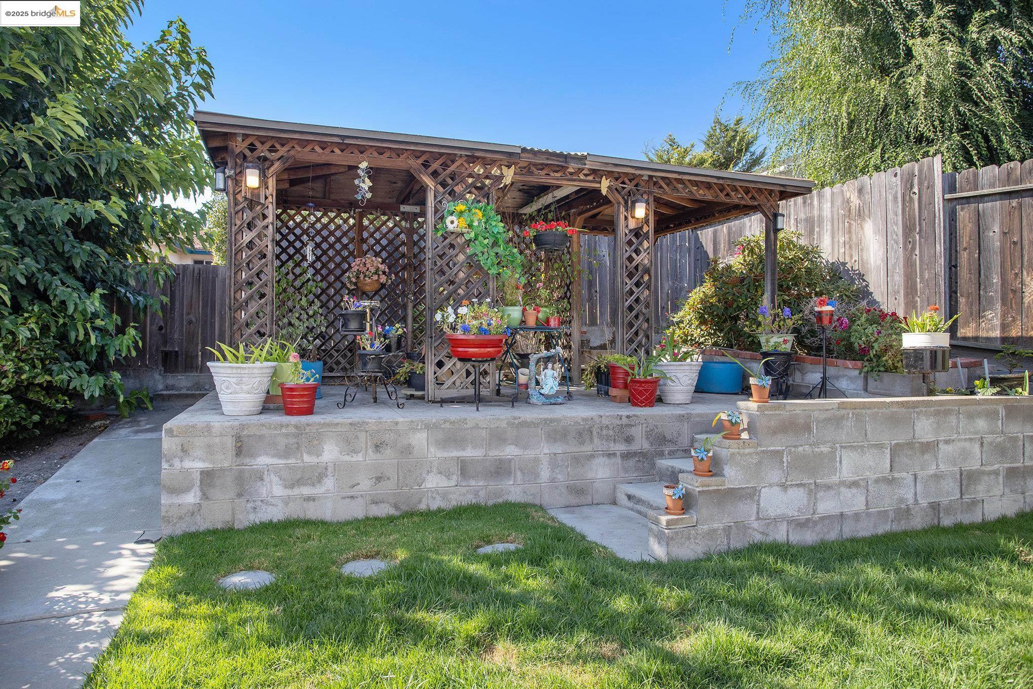 Detail Gallery Image 20 of 34 For 836 Hawthorne Dr, Rodeo,  CA 94572 - 4 Beds | 2/1 Baths