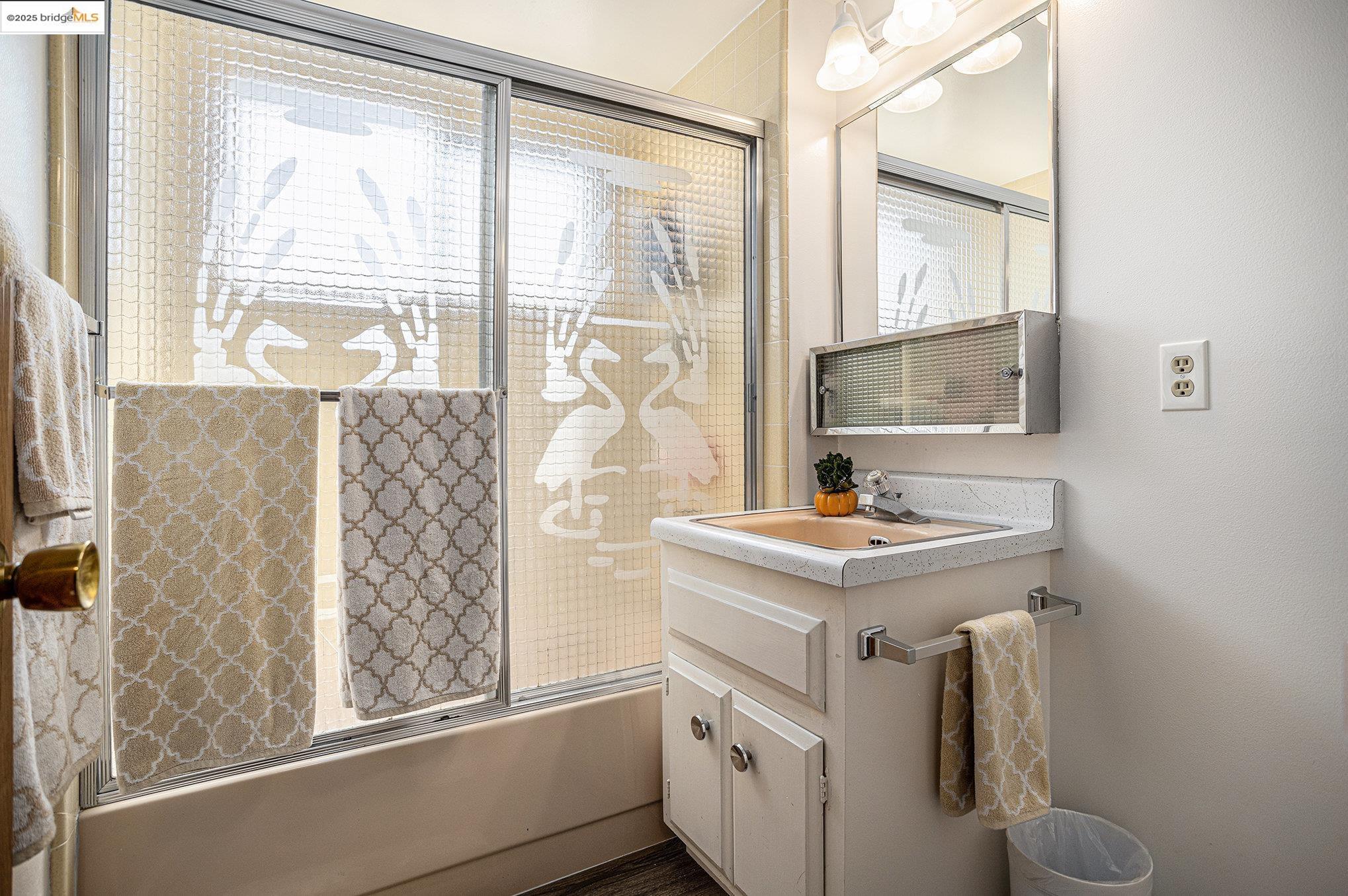 Detail Gallery Image 23 of 37 For 836 Hawthorne Dr, Rodeo,  CA 94572 - 4 Beds | 2/1 Baths