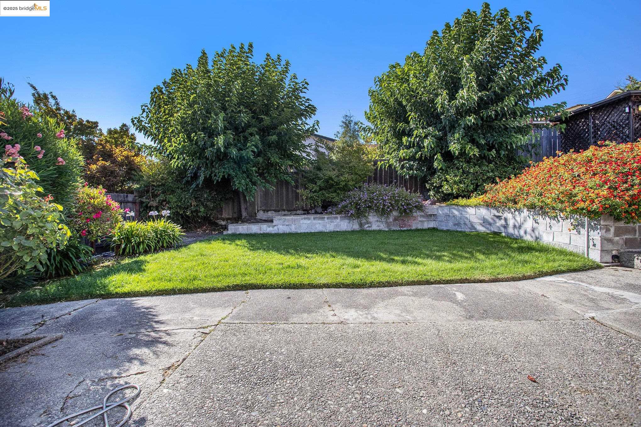 Detail Gallery Image 23 of 34 For 836 Hawthorne Dr, Rodeo,  CA 94572 - 4 Beds | 2/1 Baths