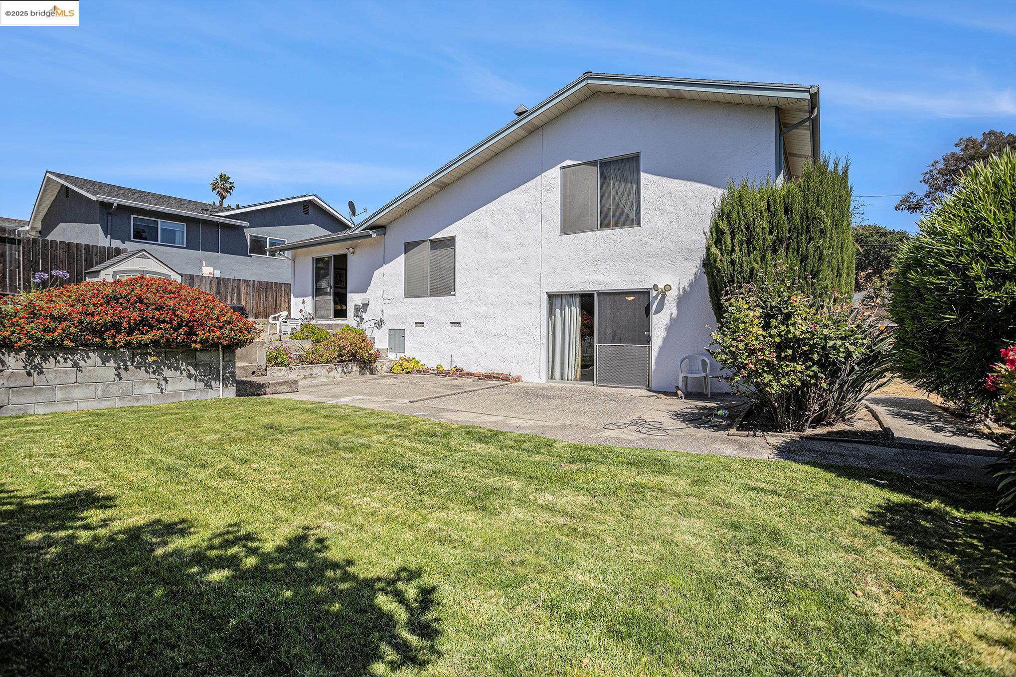 Detail Gallery Image 24 of 37 For 836 Hawthorne Dr, Rodeo,  CA 94572 - 4 Beds | 2/1 Baths