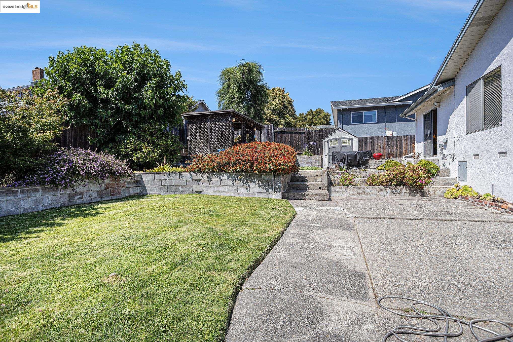 Detail Gallery Image 25 of 37 For 836 Hawthorne Dr, Rodeo,  CA 94572 - 4 Beds | 2/1 Baths