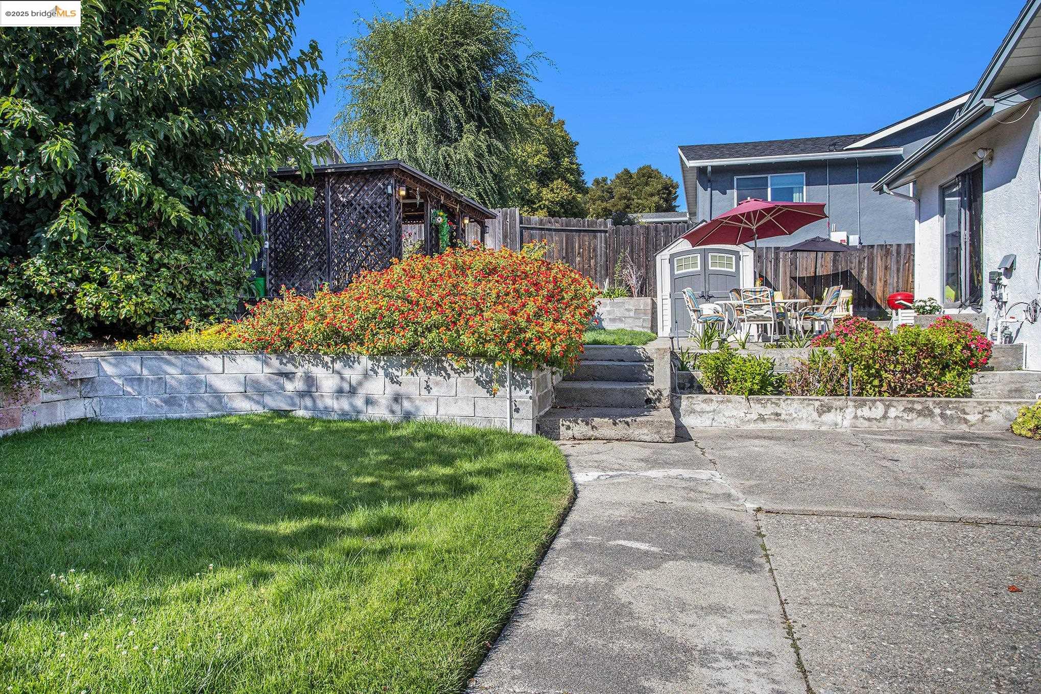 Detail Gallery Image 24 of 34 For 836 Hawthorne Dr, Rodeo,  CA 94572 - 4 Beds | 2/1 Baths