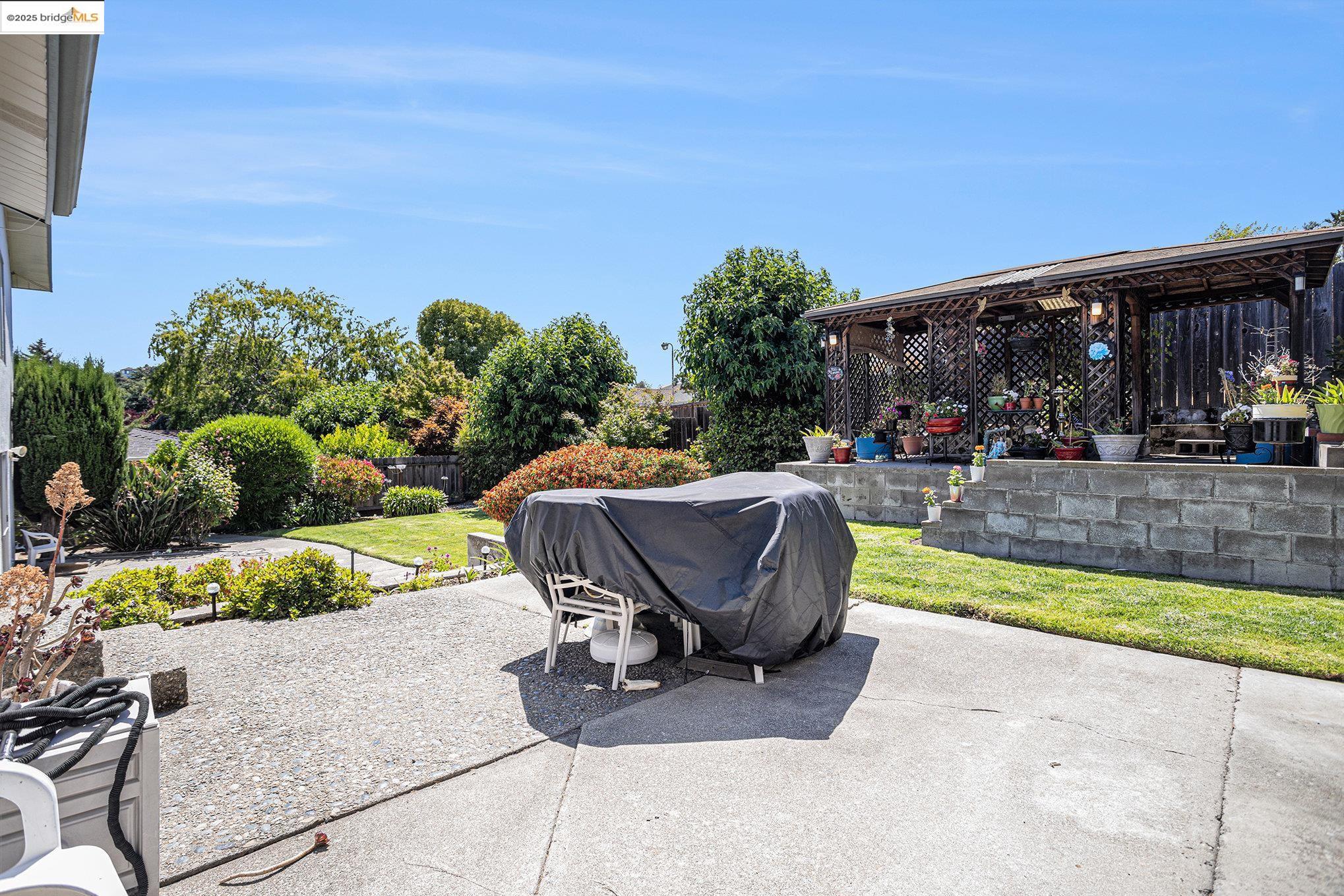 Detail Gallery Image 26 of 37 For 836 Hawthorne Dr, Rodeo,  CA 94572 - 4 Beds | 2/1 Baths