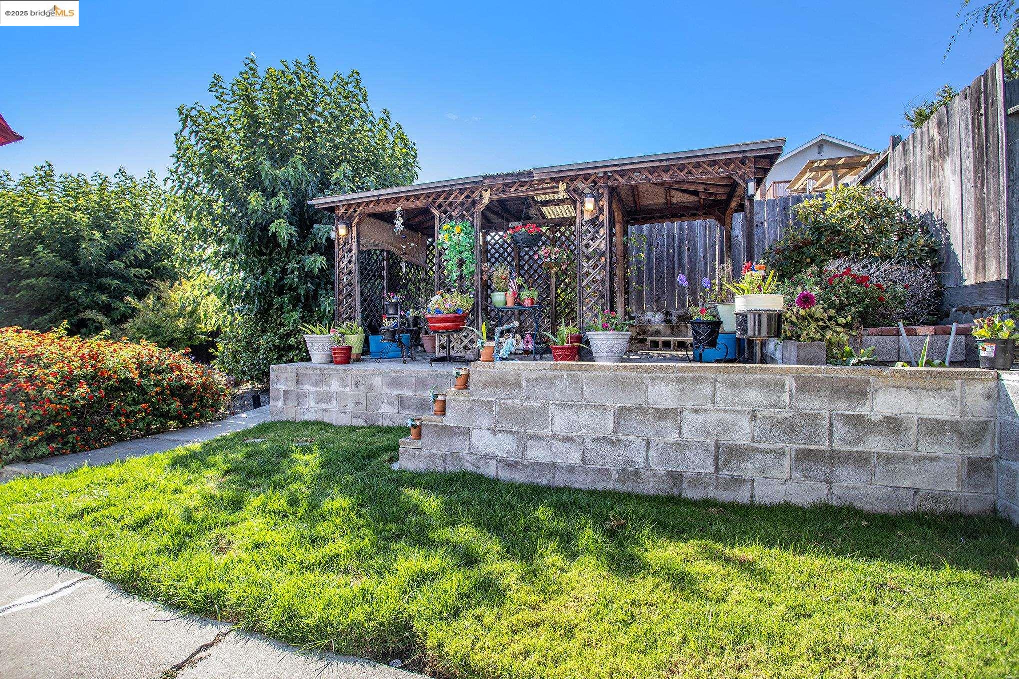 Detail Gallery Image 26 of 34 For 836 Hawthorne Dr, Rodeo,  CA 94572 - 4 Beds | 2/1 Baths