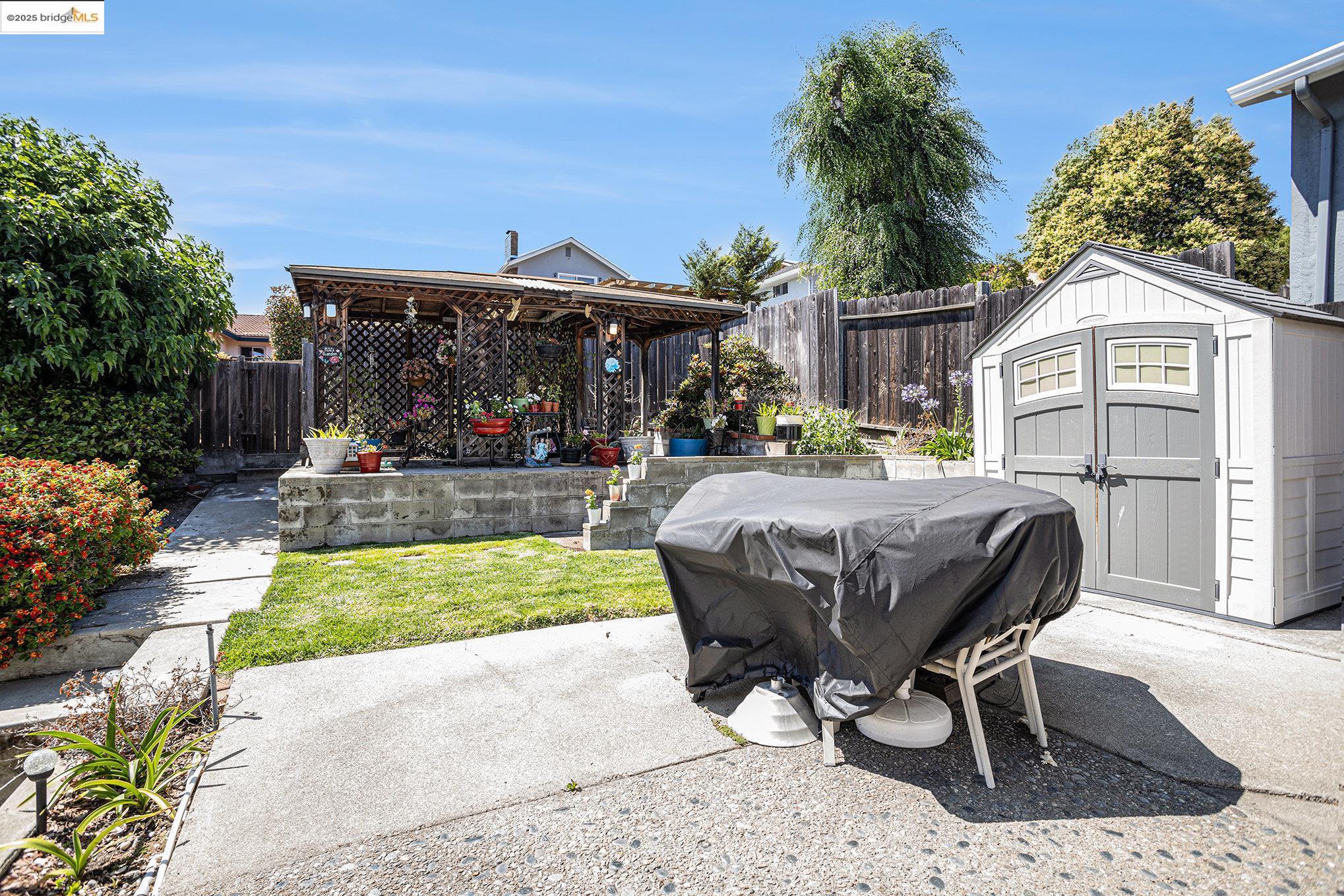 Detail Gallery Image 30 of 37 For 836 Hawthorne Dr, Rodeo,  CA 94572 - 4 Beds | 2/1 Baths