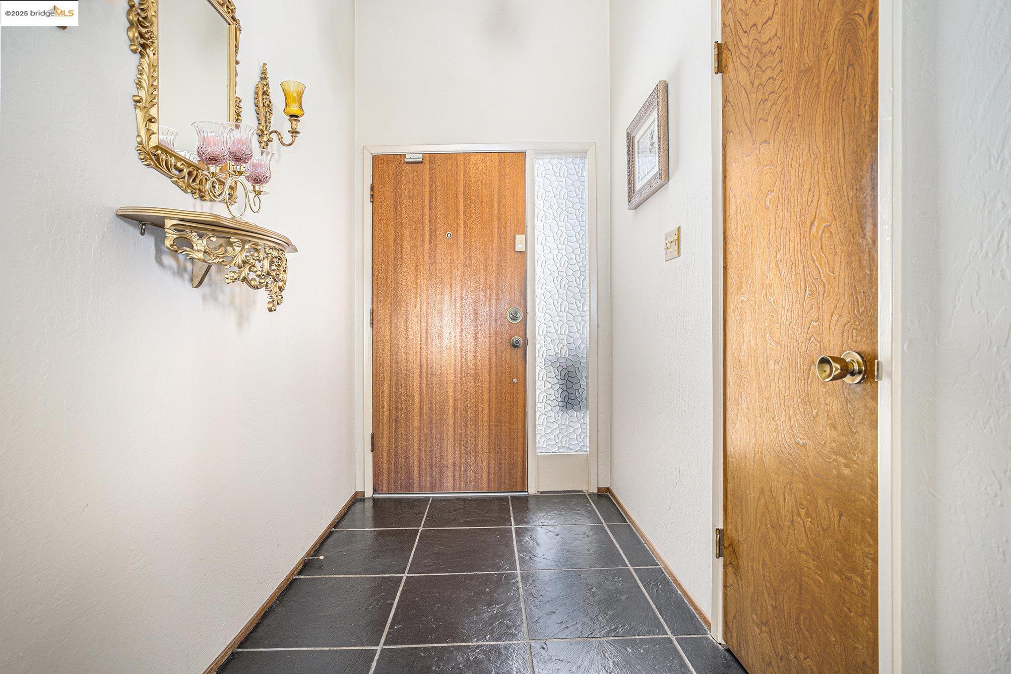 Detail Gallery Image 4 of 37 For 836 Hawthorne Dr, Rodeo,  CA 94572 - 4 Beds | 2/1 Baths