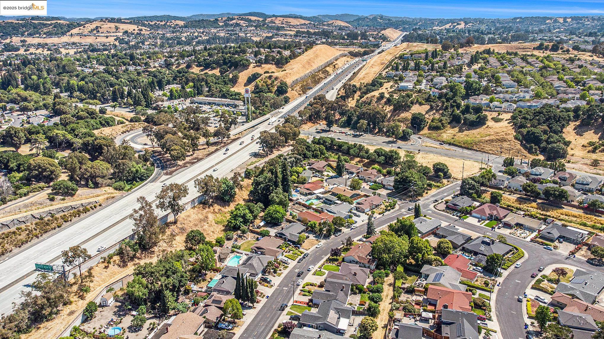 Detail Gallery Image 31 of 34 For 836 Hawthorne Dr, Rodeo,  CA 94572 - 4 Beds | 2/1 Baths