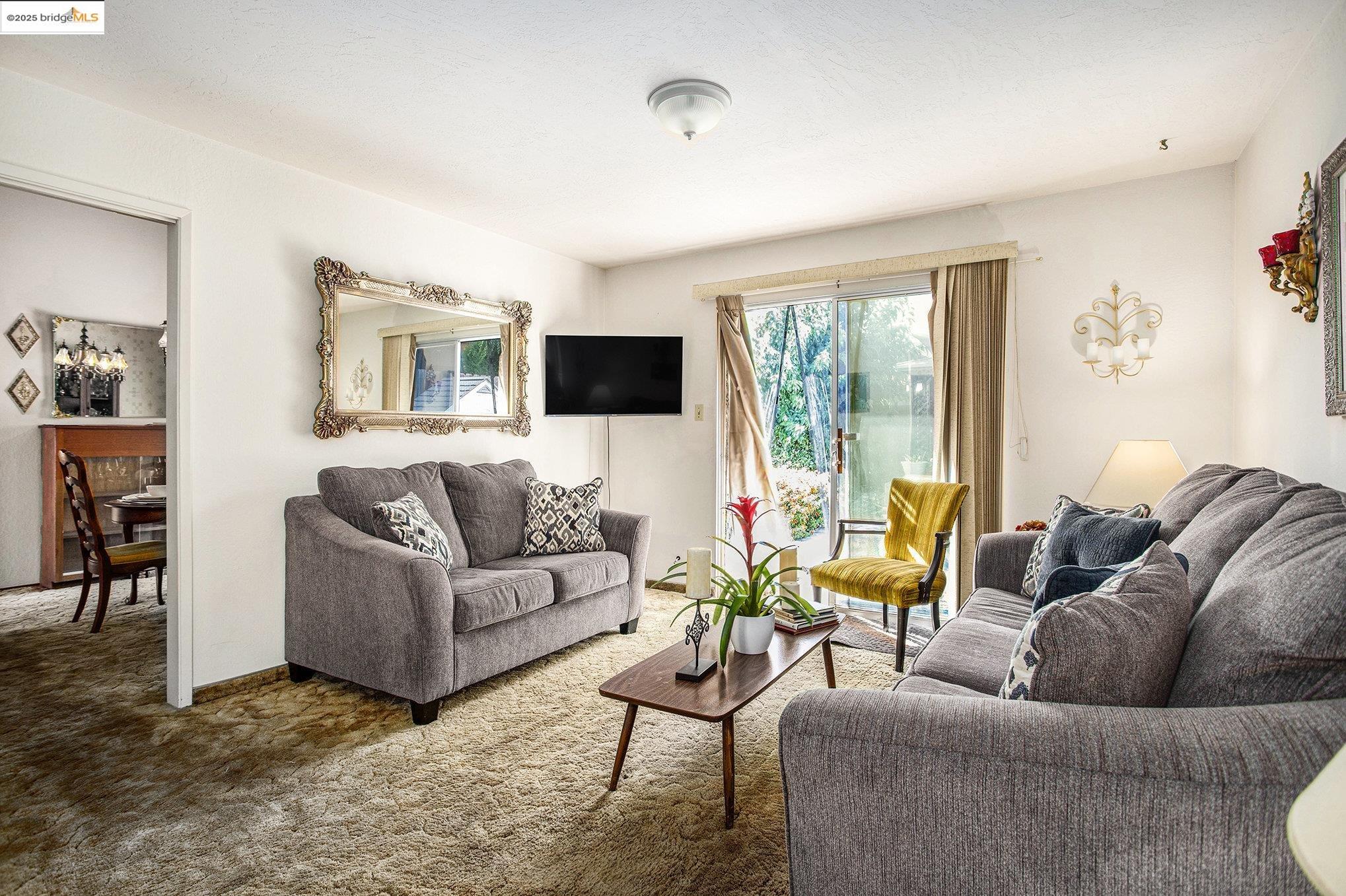 Detail Gallery Image 5 of 34 For 836 Hawthorne Dr, Rodeo,  CA 94572 - 4 Beds | 2/1 Baths