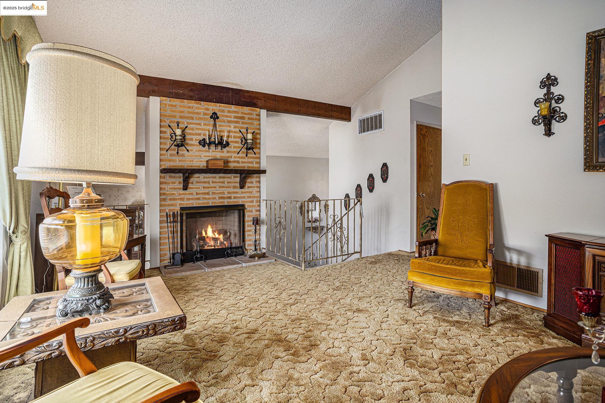Detail Gallery Image 6 of 37 For 836 Hawthorne Dr, Rodeo,  CA 94572 - 4 Beds | 2/1 Baths