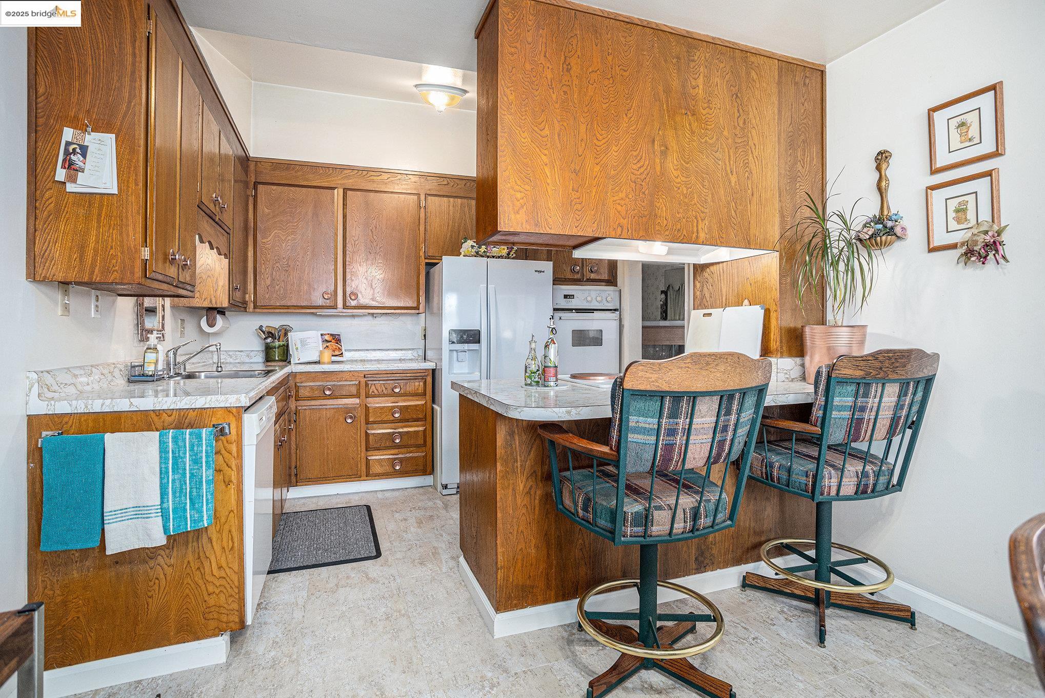 Detail Gallery Image 7 of 37 For 836 Hawthorne Dr, Rodeo,  CA 94572 - 4 Beds | 2/1 Baths