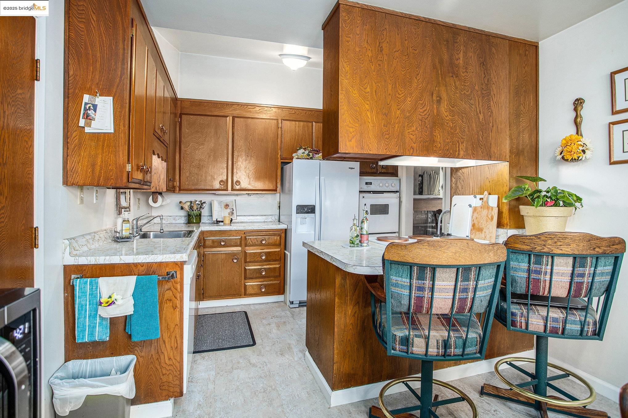 Detail Gallery Image 8 of 34 For 836 Hawthorne Dr, Rodeo,  CA 94572 - 4 Beds | 2/1 Baths