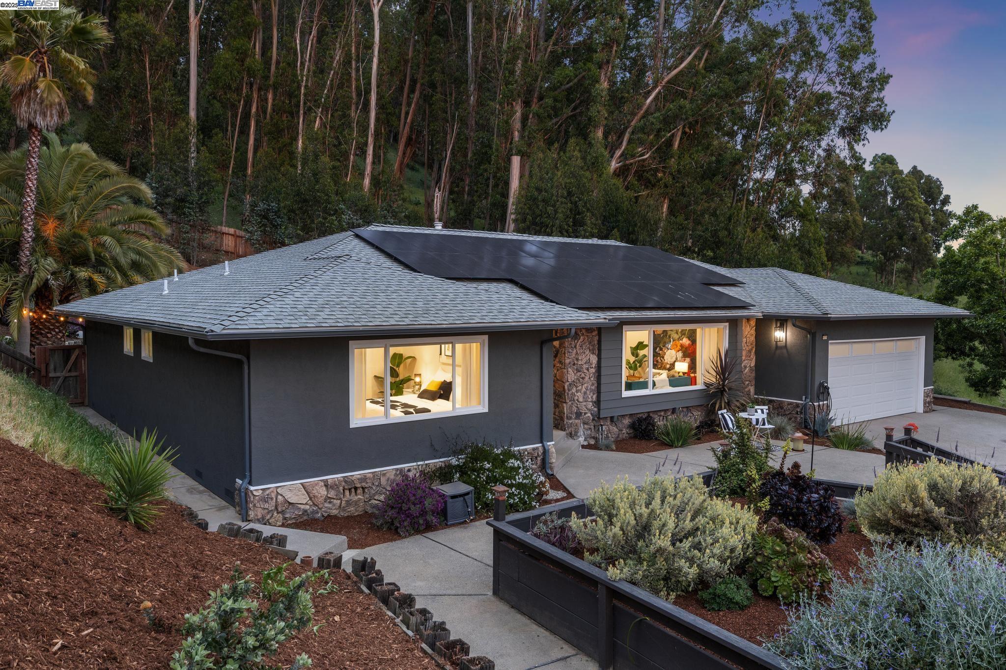 Detail Gallery Image 3 of 57 For 441 Fox Hills Court, Oakland,  CA 94605 - 3 Beds | 3 Baths