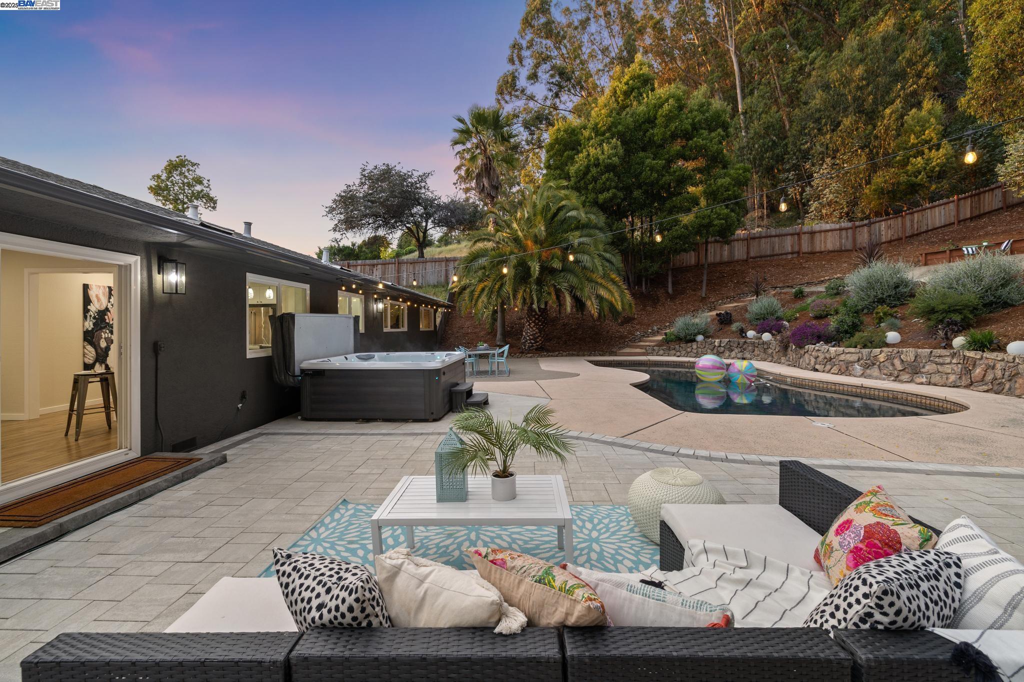 Detail Gallery Image 48 of 57 For 441 Fox Hills Court, Oakland,  CA 94605 - 3 Beds | 3 Baths