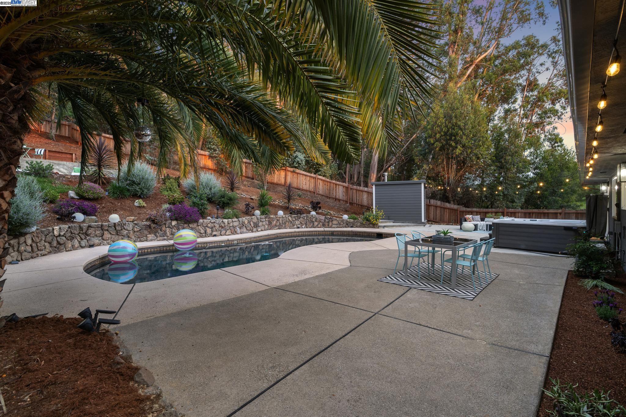 Detail Gallery Image 50 of 57 For 441 Fox Hills Court, Oakland,  CA 94605 - 3 Beds | 3 Baths