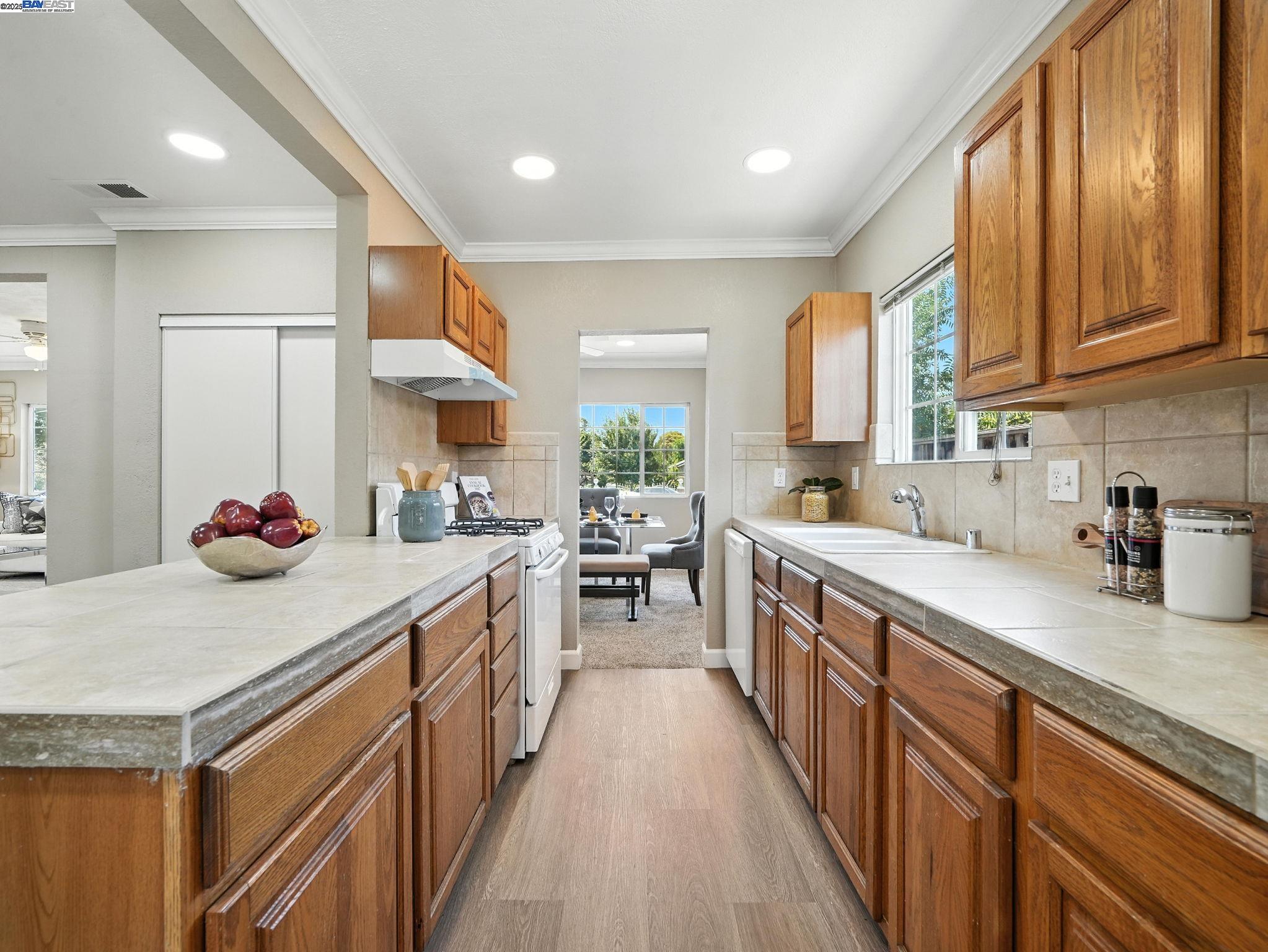 Detail Gallery Image 12 of 33 For 80 Pickford Ave, San Jose,  CA 95127 - 5 Beds | 3 Baths