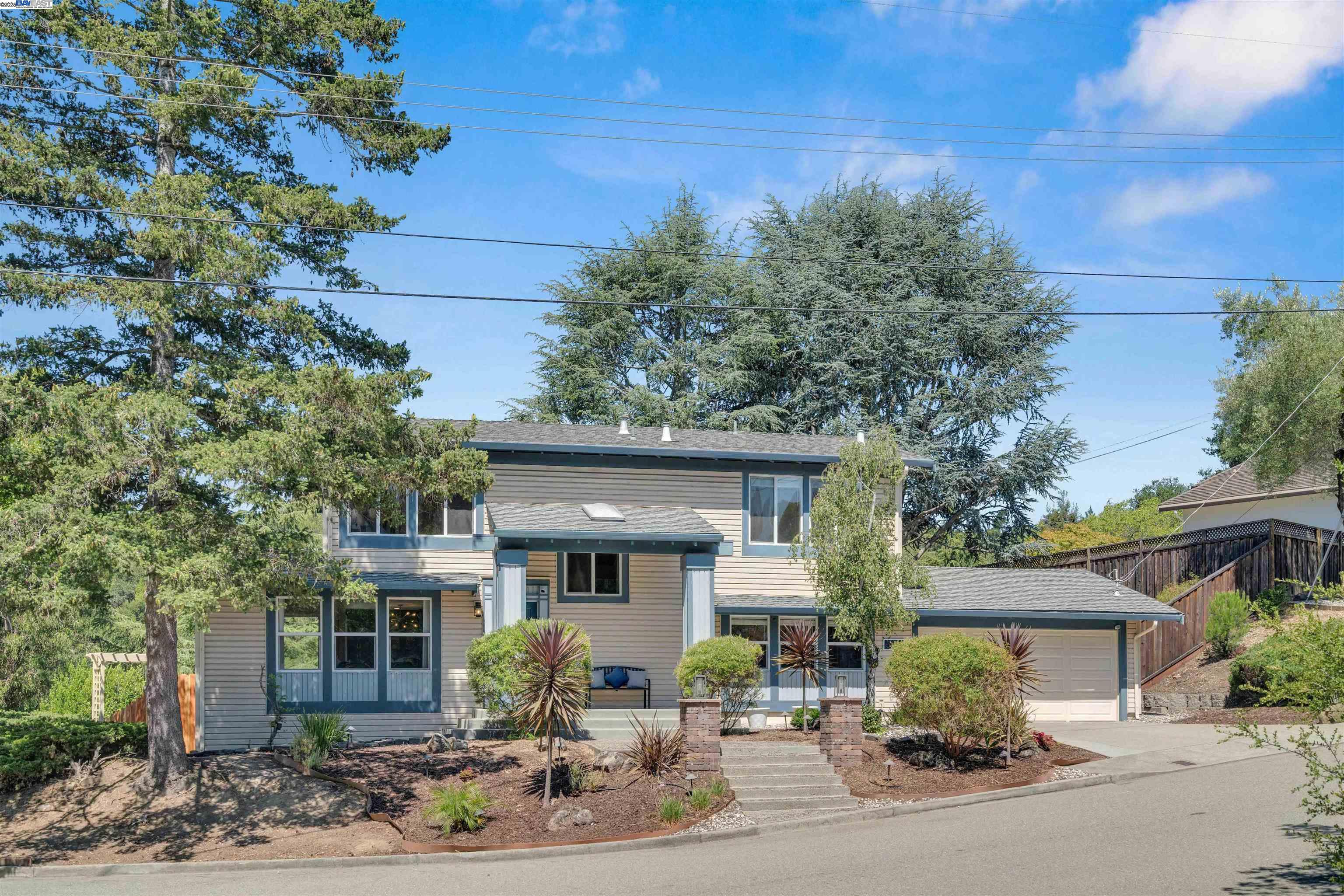 Detail Gallery Image 1 of 47 For 5582 Trailside Ct, Castro Valley,  CA 94552 - 5 Beds | 3 Baths