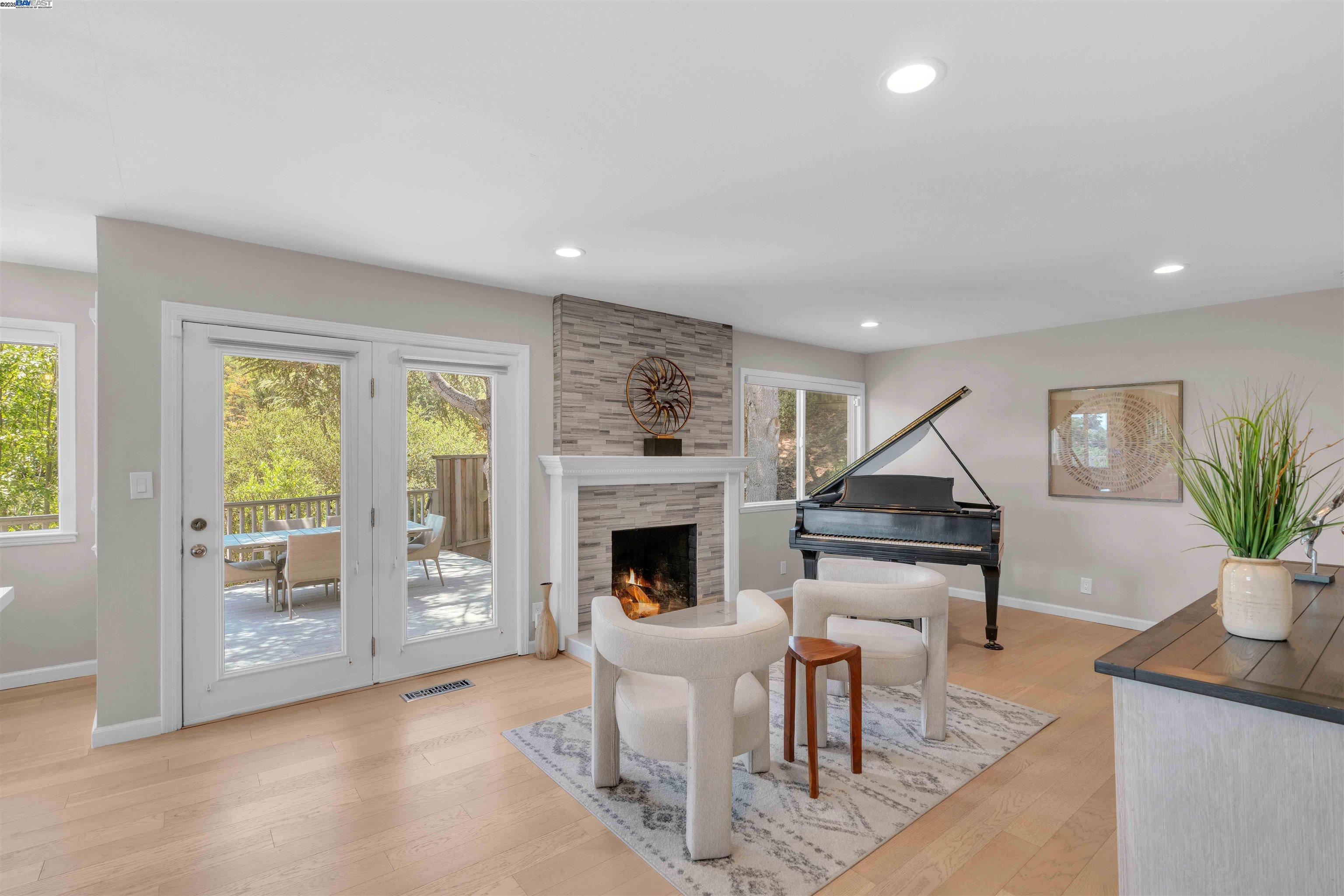Detail Gallery Image 13 of 47 For 5582 Trailside Ct, Castro Valley,  CA 94552 - 5 Beds | 3 Baths