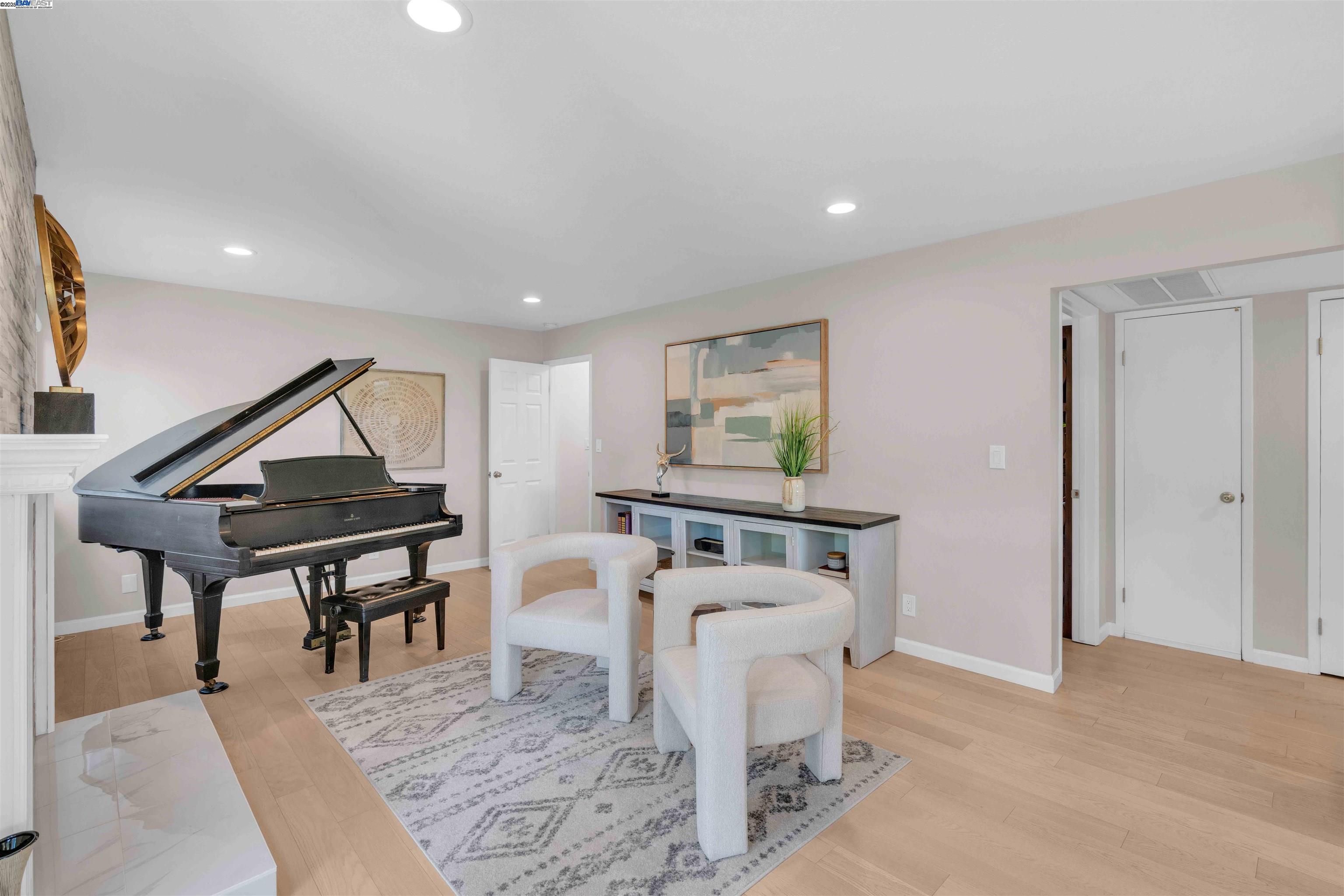 Detail Gallery Image 16 of 47 For 5582 Trailside Ct, Castro Valley,  CA 94552 - 5 Beds | 3 Baths