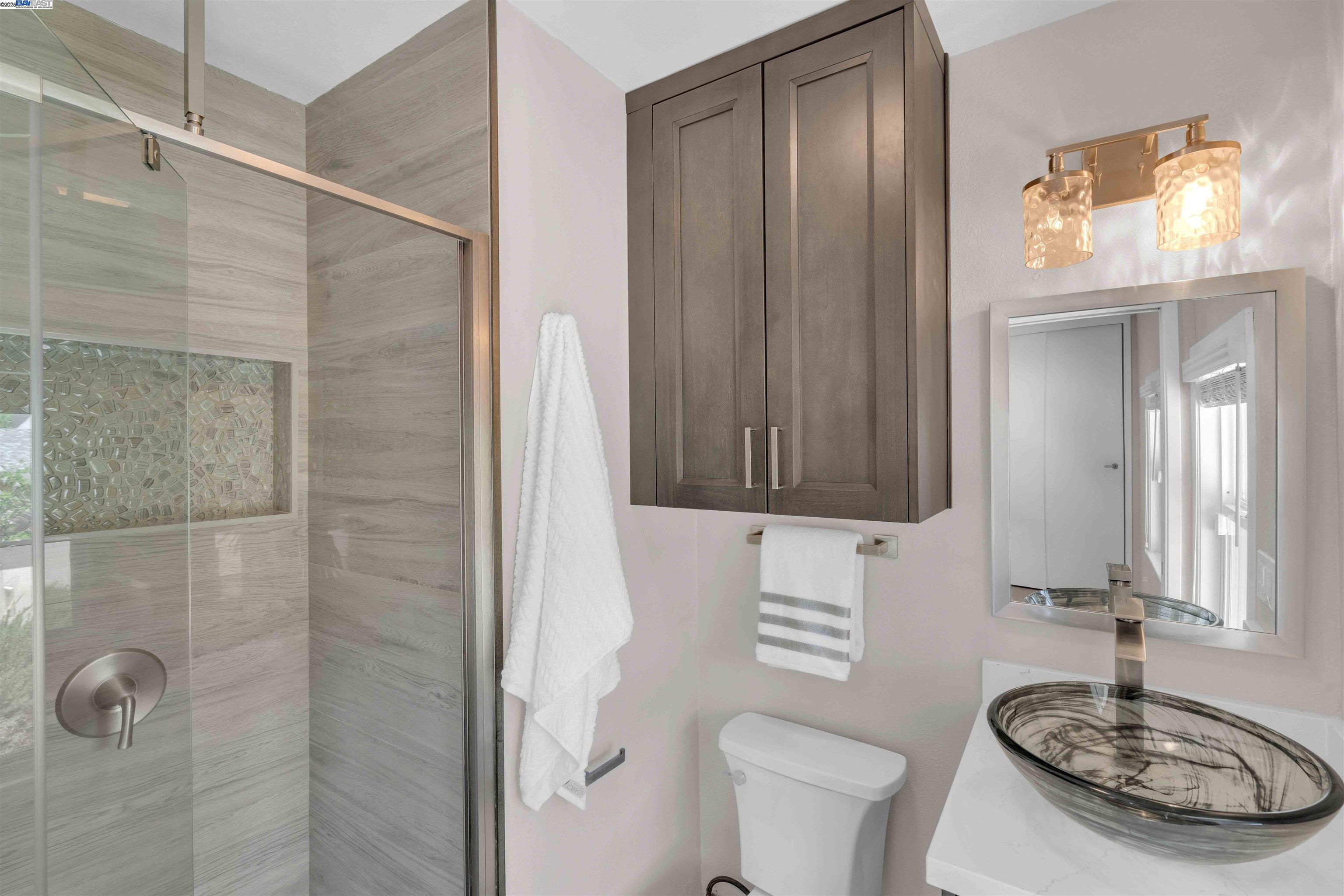 Detail Gallery Image 18 of 47 For 5582 Trailside Ct, Castro Valley,  CA 94552 - 5 Beds | 3 Baths