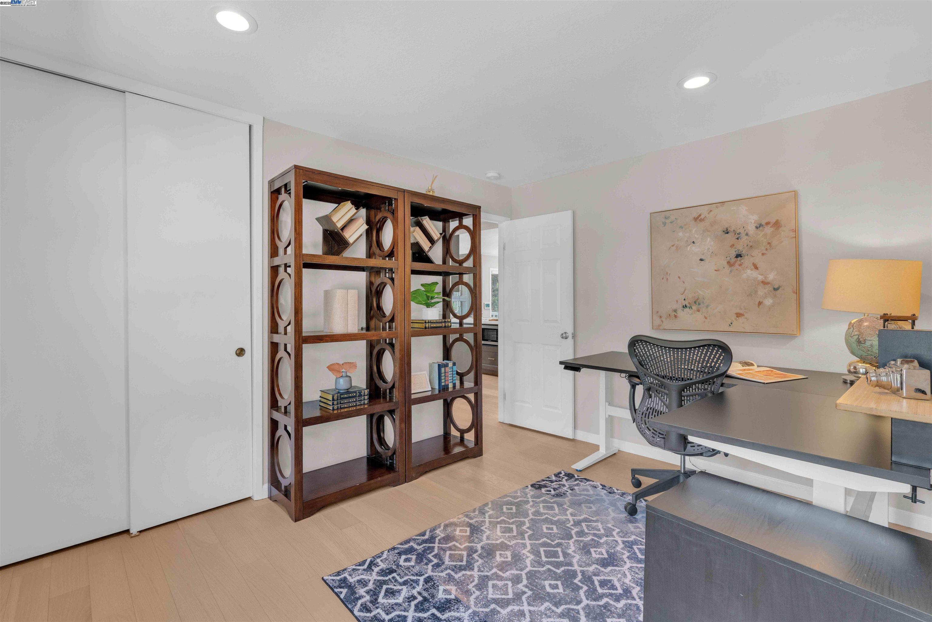 Detail Gallery Image 19 of 47 For 5582 Trailside Ct, Castro Valley,  CA 94552 - 5 Beds | 3 Baths