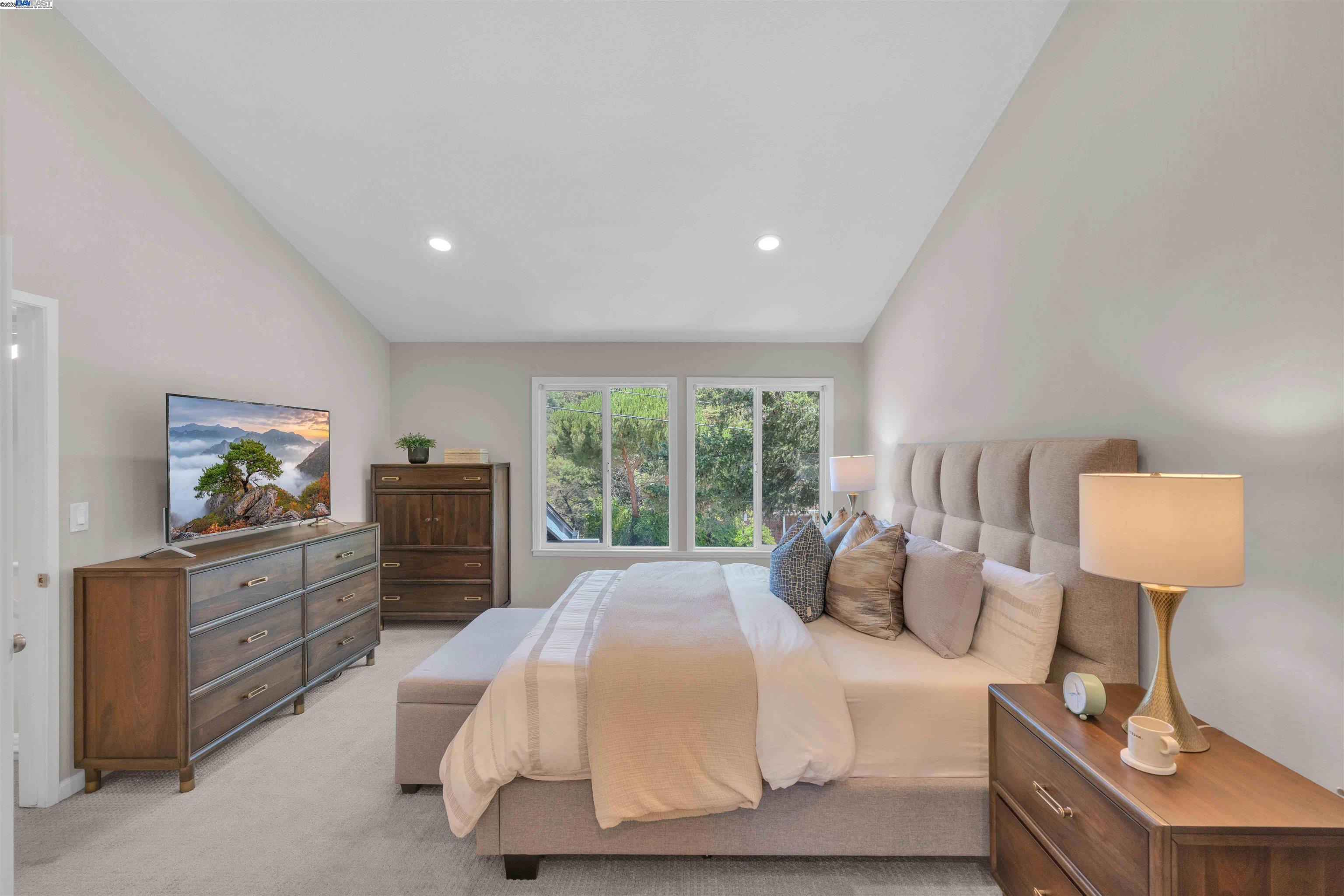 Detail Gallery Image 22 of 47 For 5582 Trailside Ct, Castro Valley,  CA 94552 - 5 Beds | 3 Baths