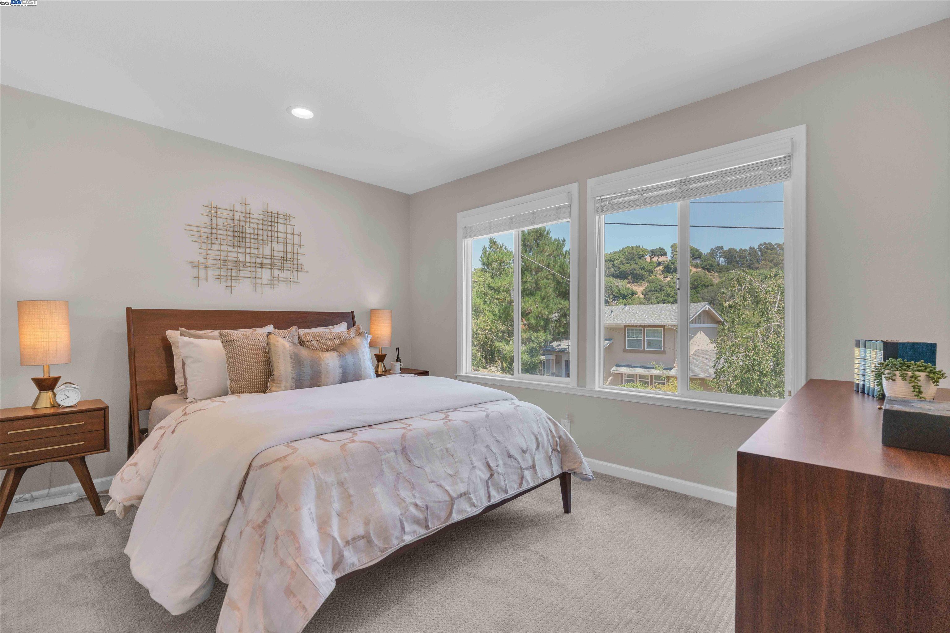 Detail Gallery Image 24 of 47 For 5582 Trailside Ct, Castro Valley,  CA 94552 - 5 Beds | 3 Baths