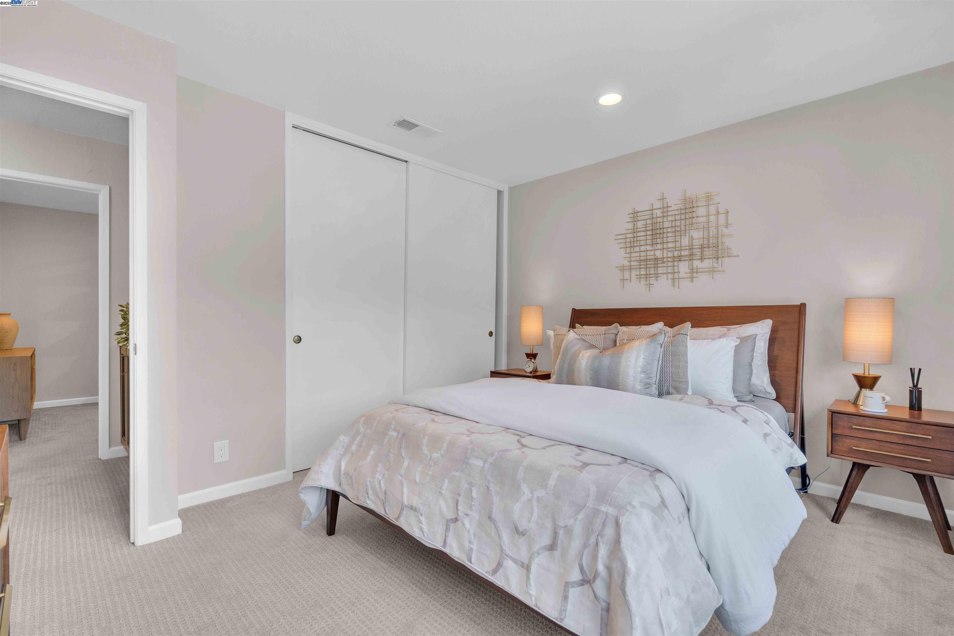 Detail Gallery Image 26 of 47 For 5582 Trailside Ct, Castro Valley,  CA 94552 - 5 Beds | 3 Baths