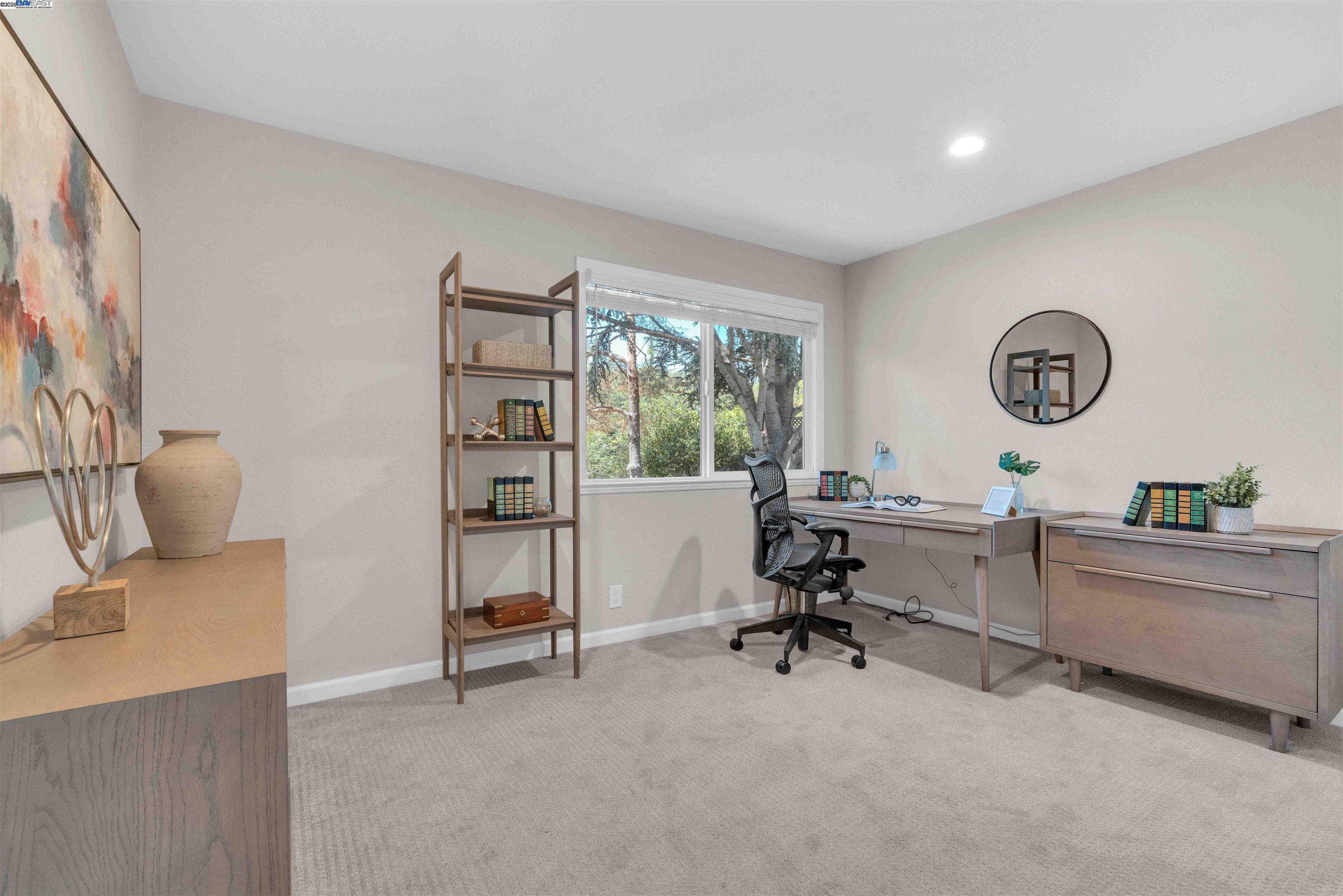 Detail Gallery Image 28 of 47 For 5582 Trailside Ct, Castro Valley,  CA 94552 - 5 Beds | 3 Baths