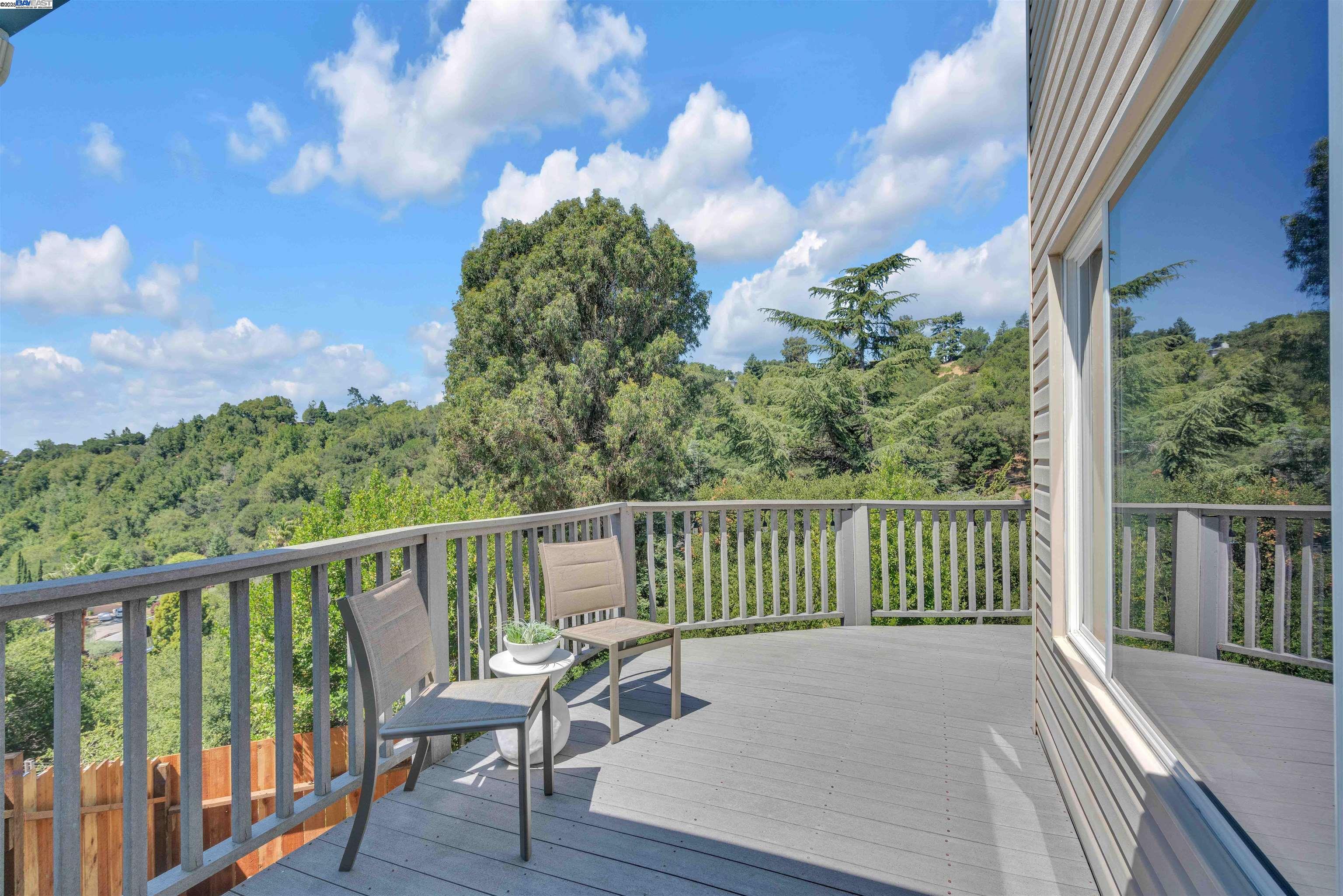 Detail Gallery Image 34 of 47 For 5582 Trailside Ct, Castro Valley,  CA 94552 - 5 Beds | 3 Baths