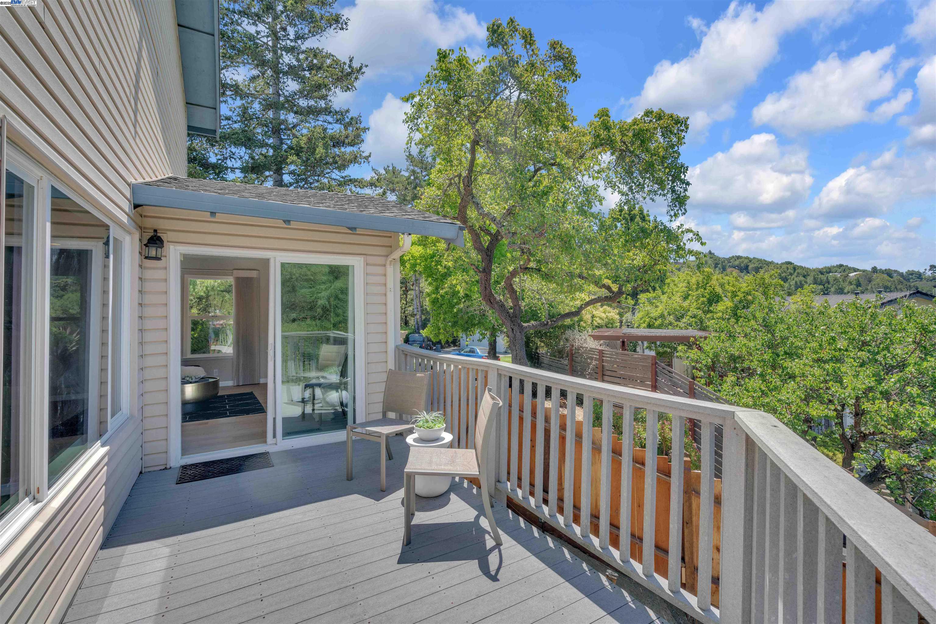 Detail Gallery Image 36 of 47 For 5582 Trailside Ct, Castro Valley,  CA 94552 - 5 Beds | 3 Baths