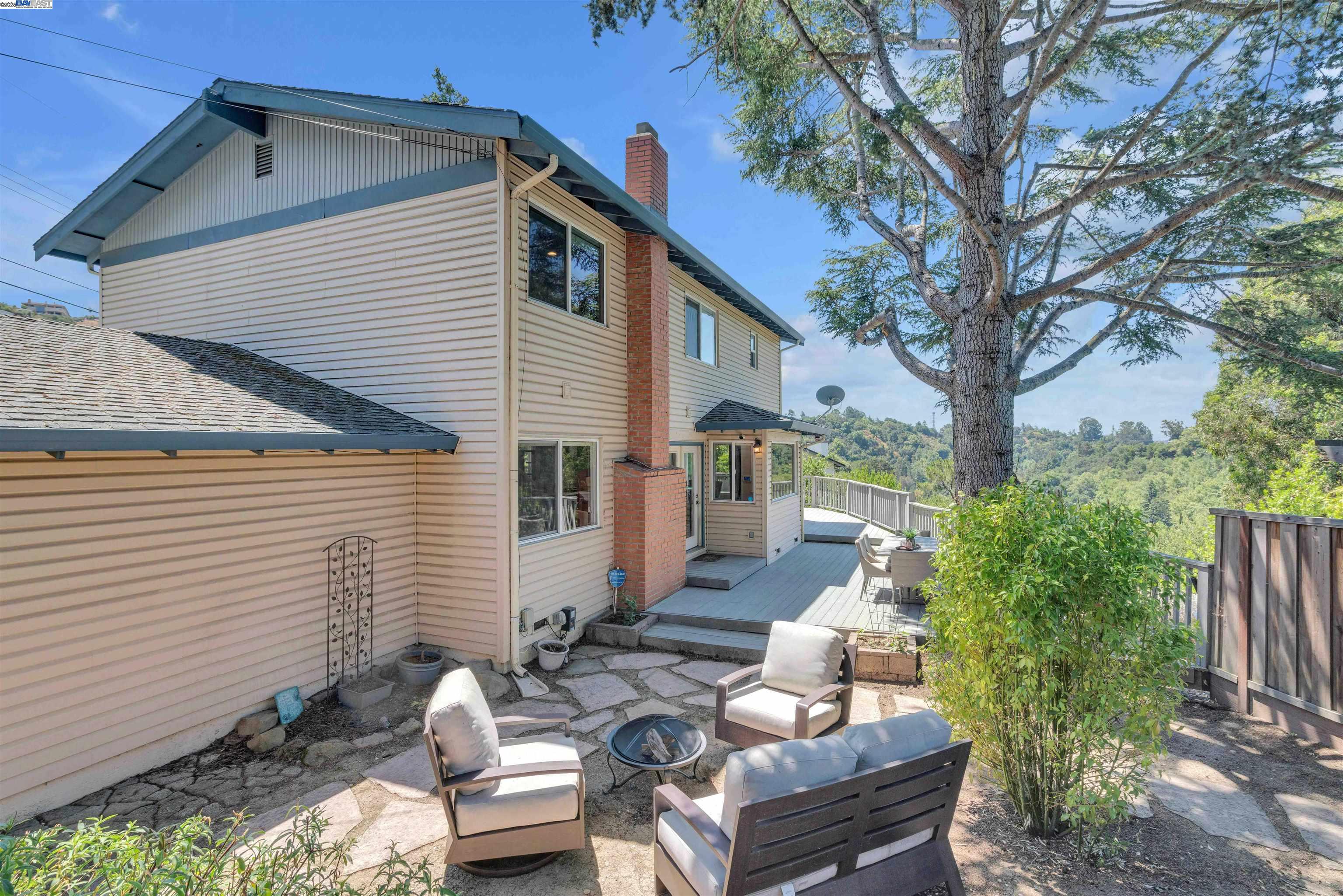Detail Gallery Image 38 of 47 For 5582 Trailside Ct, Castro Valley,  CA 94552 - 5 Beds | 3 Baths